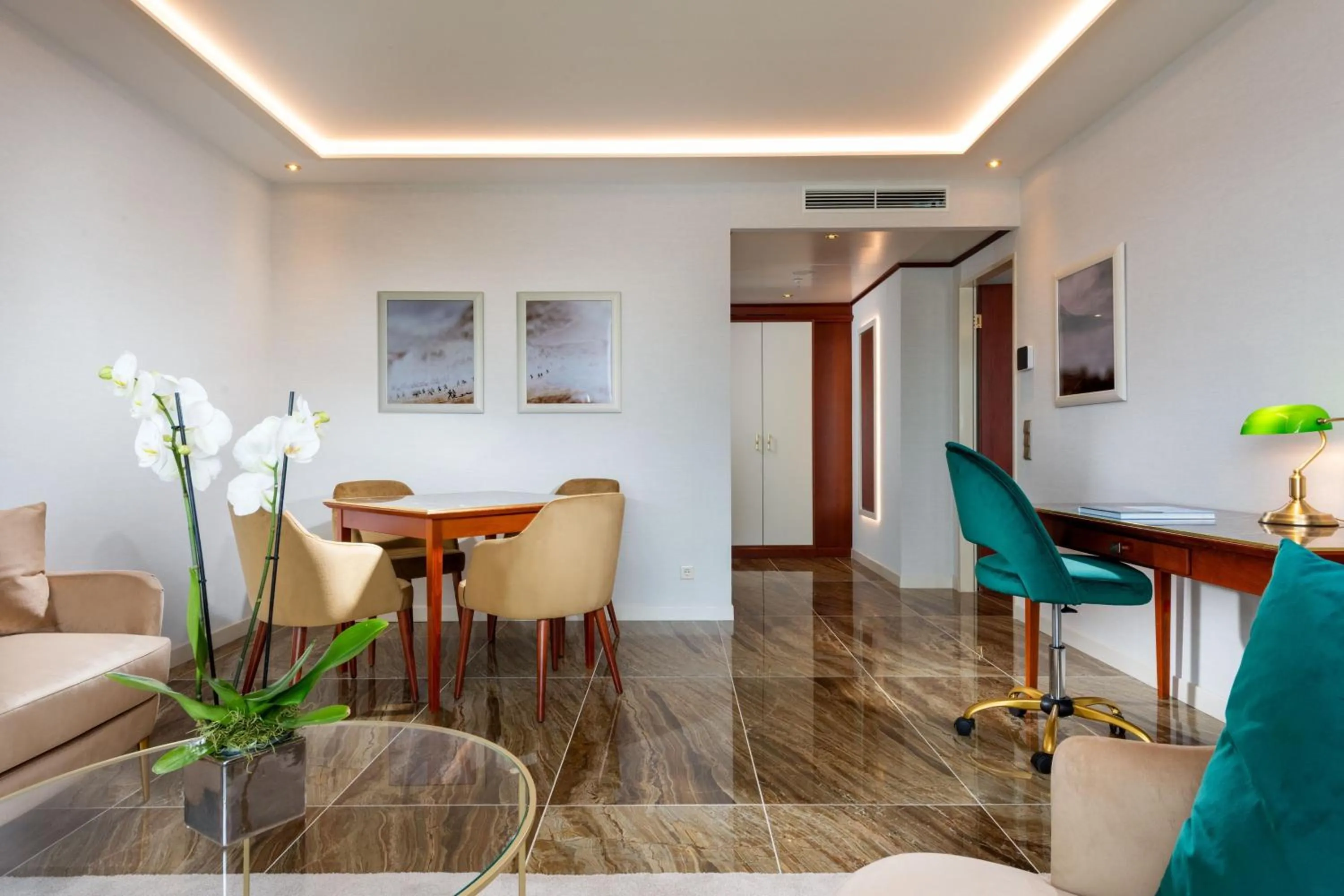 Photo of the whole room in JW Marriott Hotel Berlin