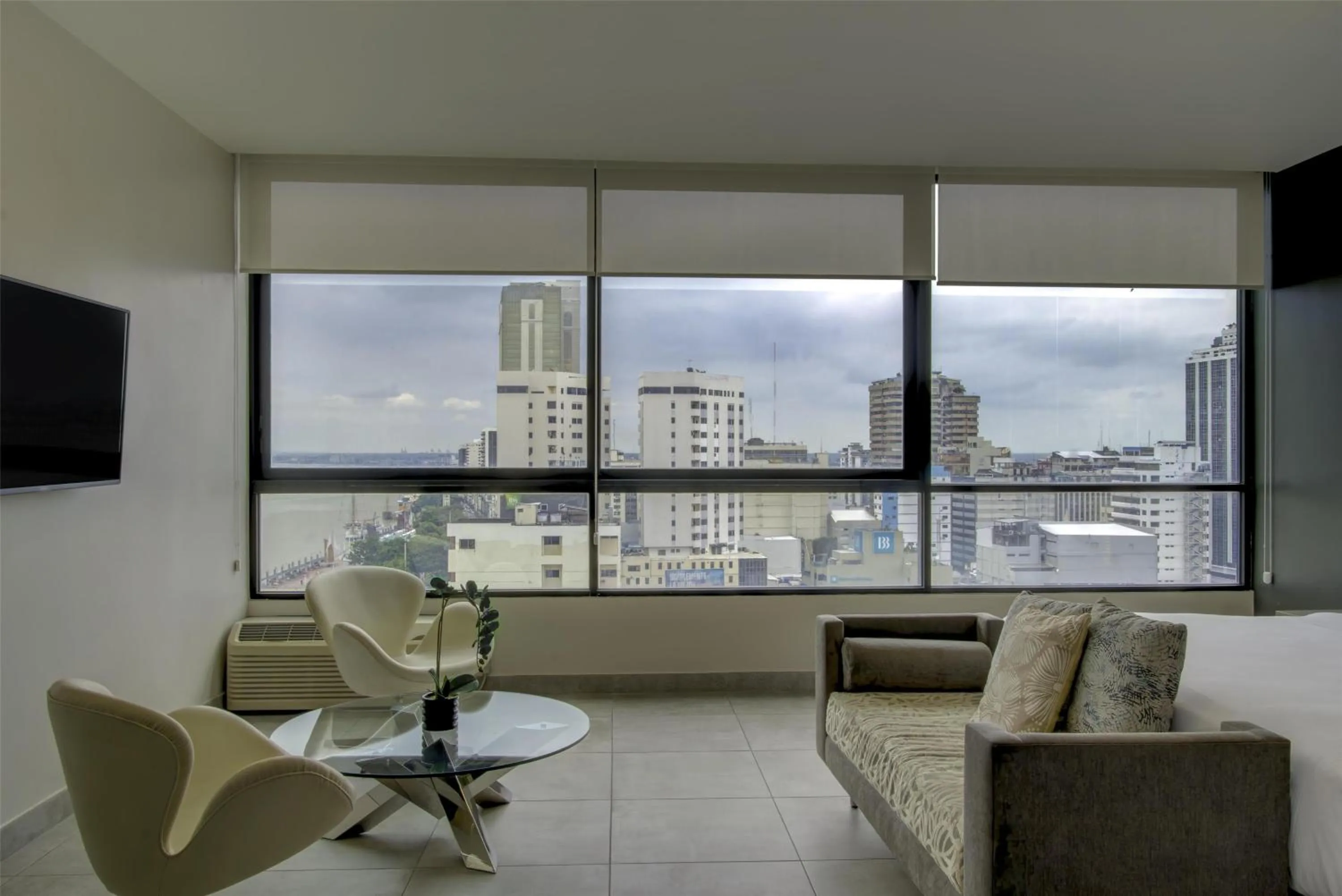 Living room in DoubleTree by Hilton Guayaquil
