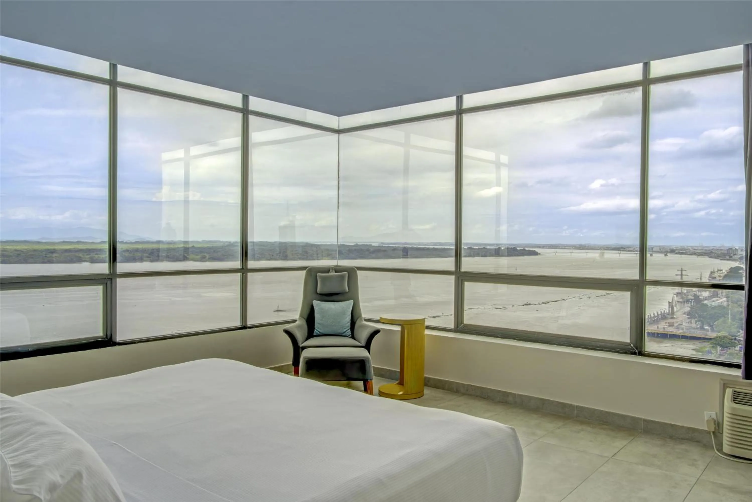 Bed in DoubleTree by Hilton Guayaquil