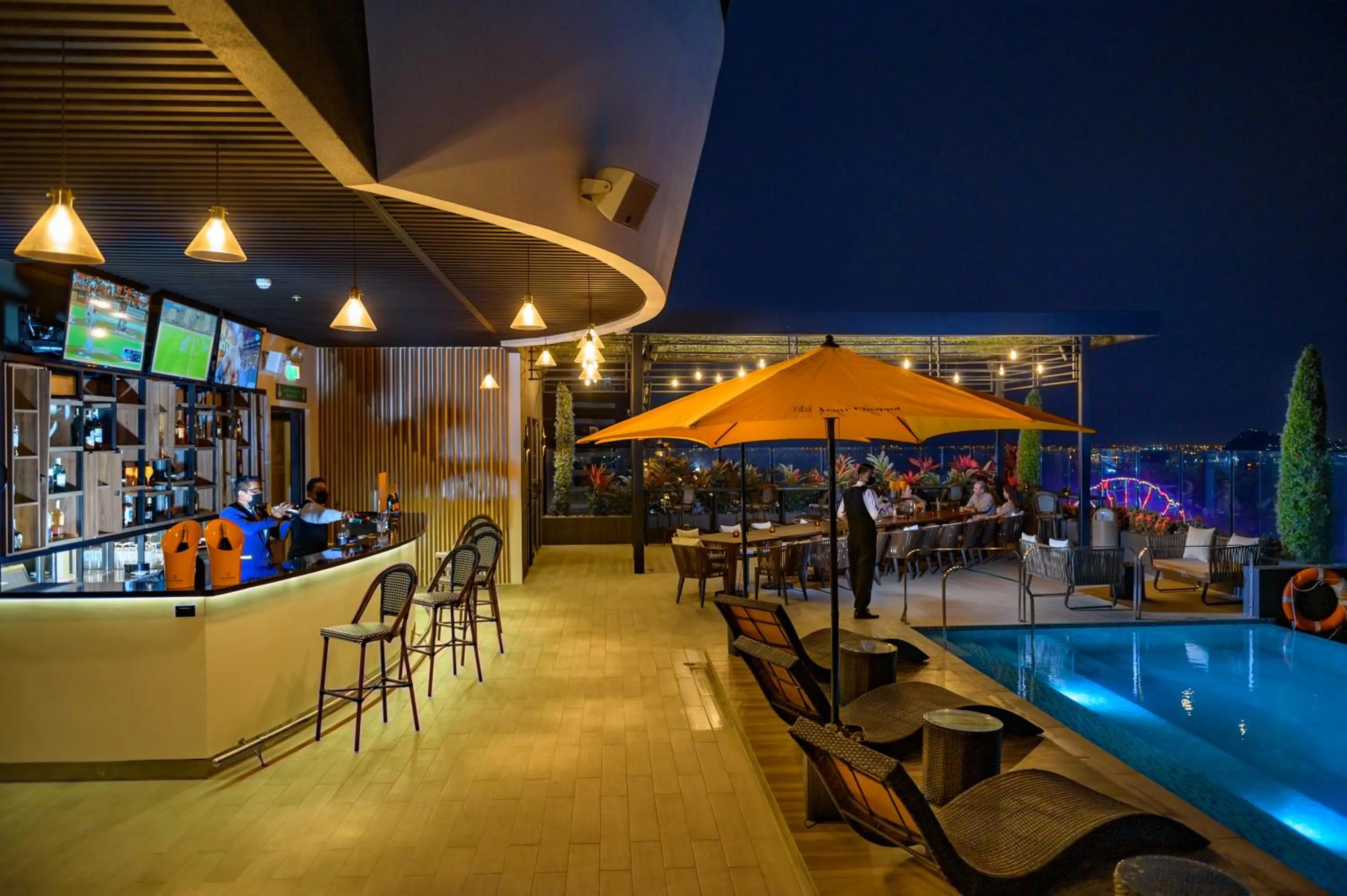 Balcony/Terrace in River Garden Hotel + Suites