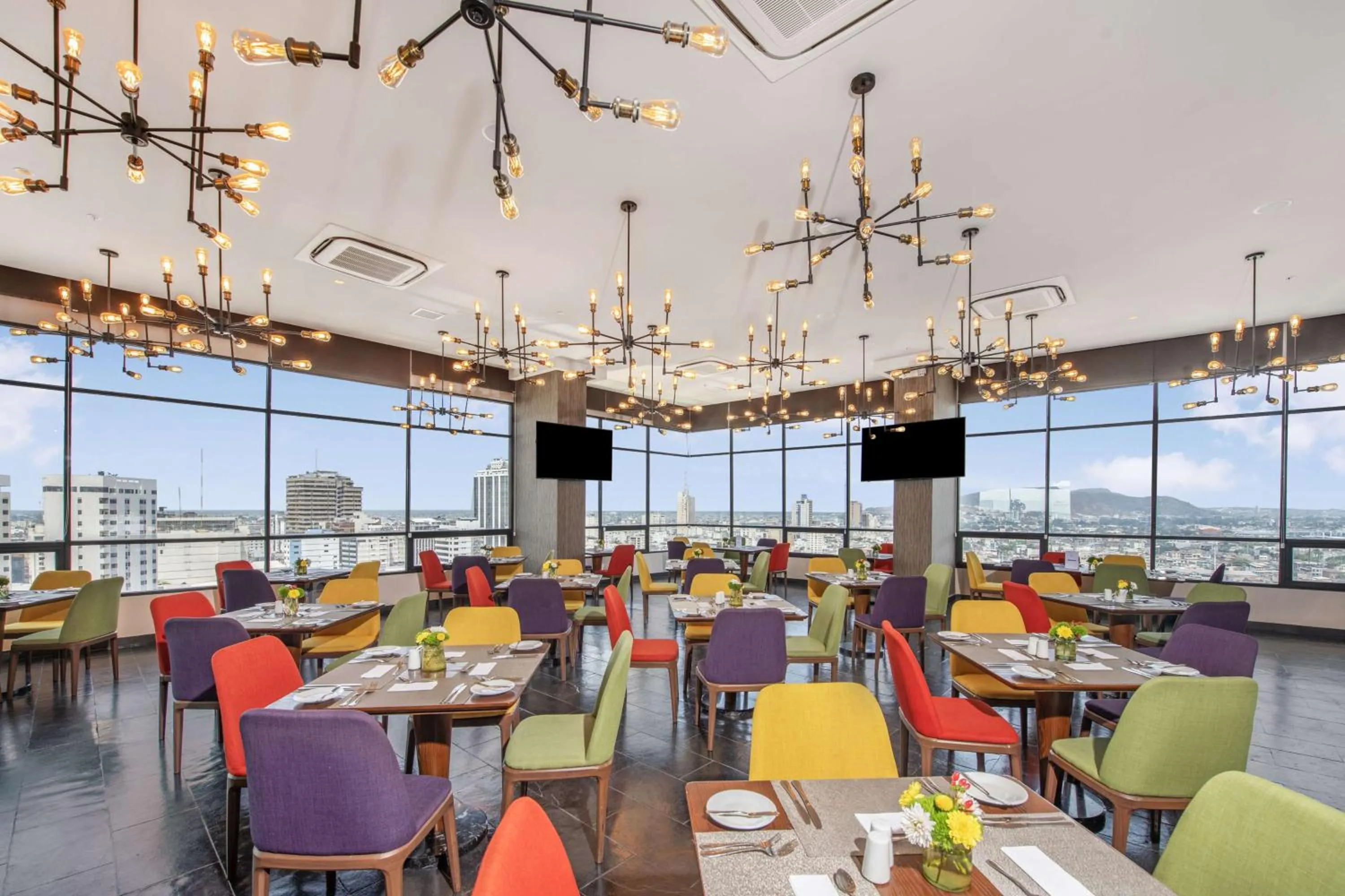 Restaurant/places to eat in River Garden Hotel + Suites