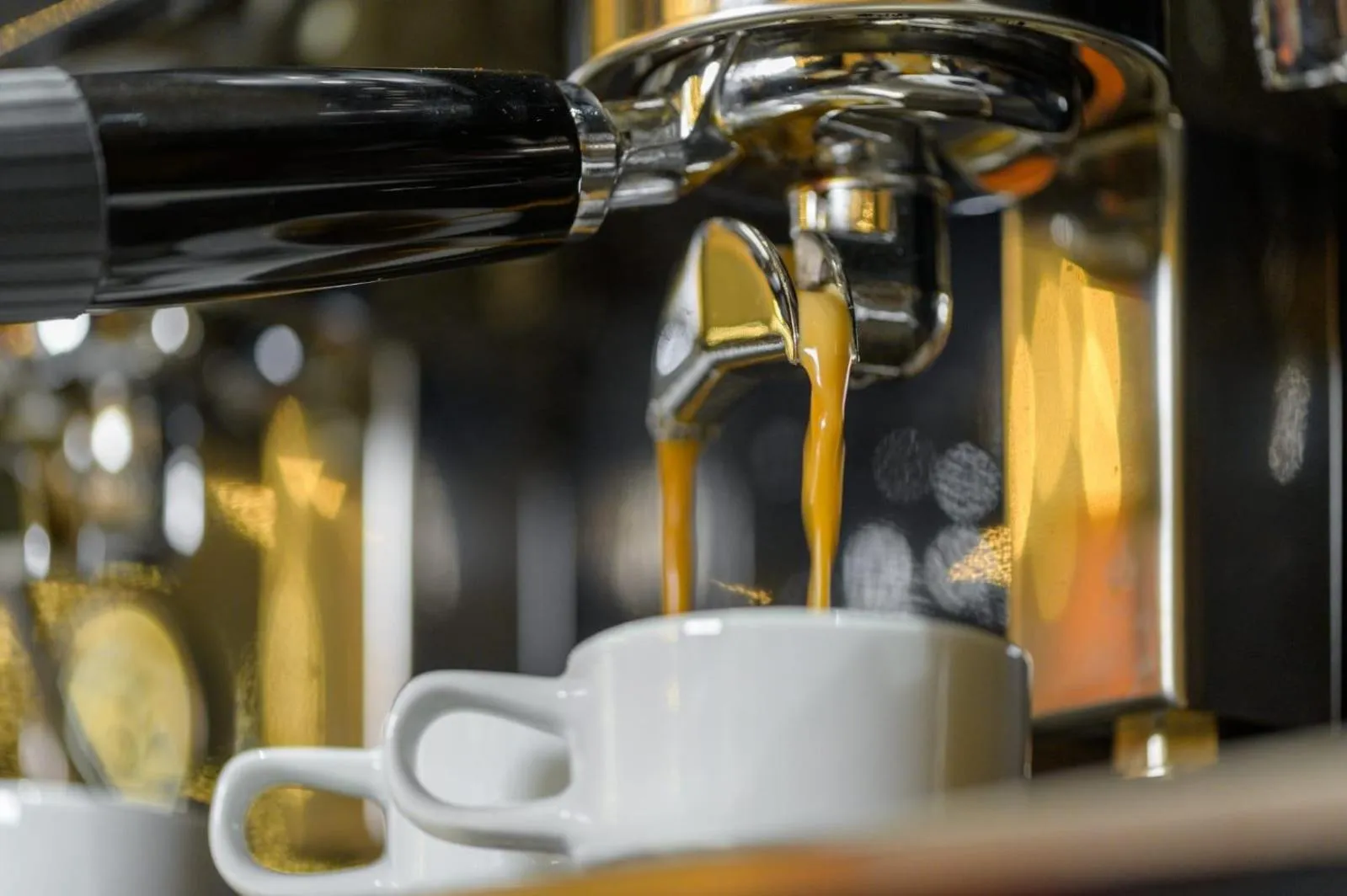 Coffee/tea facilities in River Garden Hotel + Suites