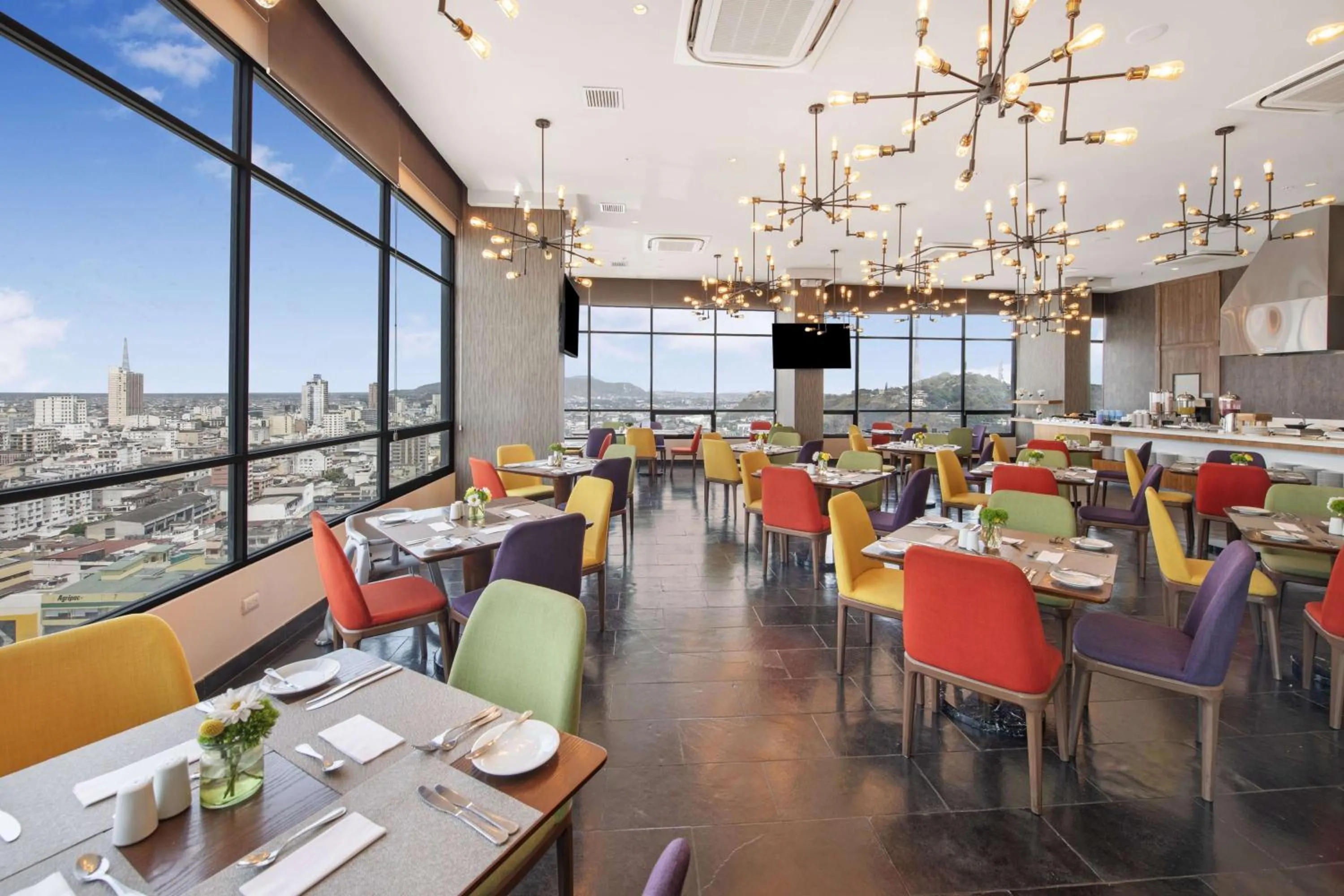 Restaurant/places to eat in River Garden Hotel + Suites