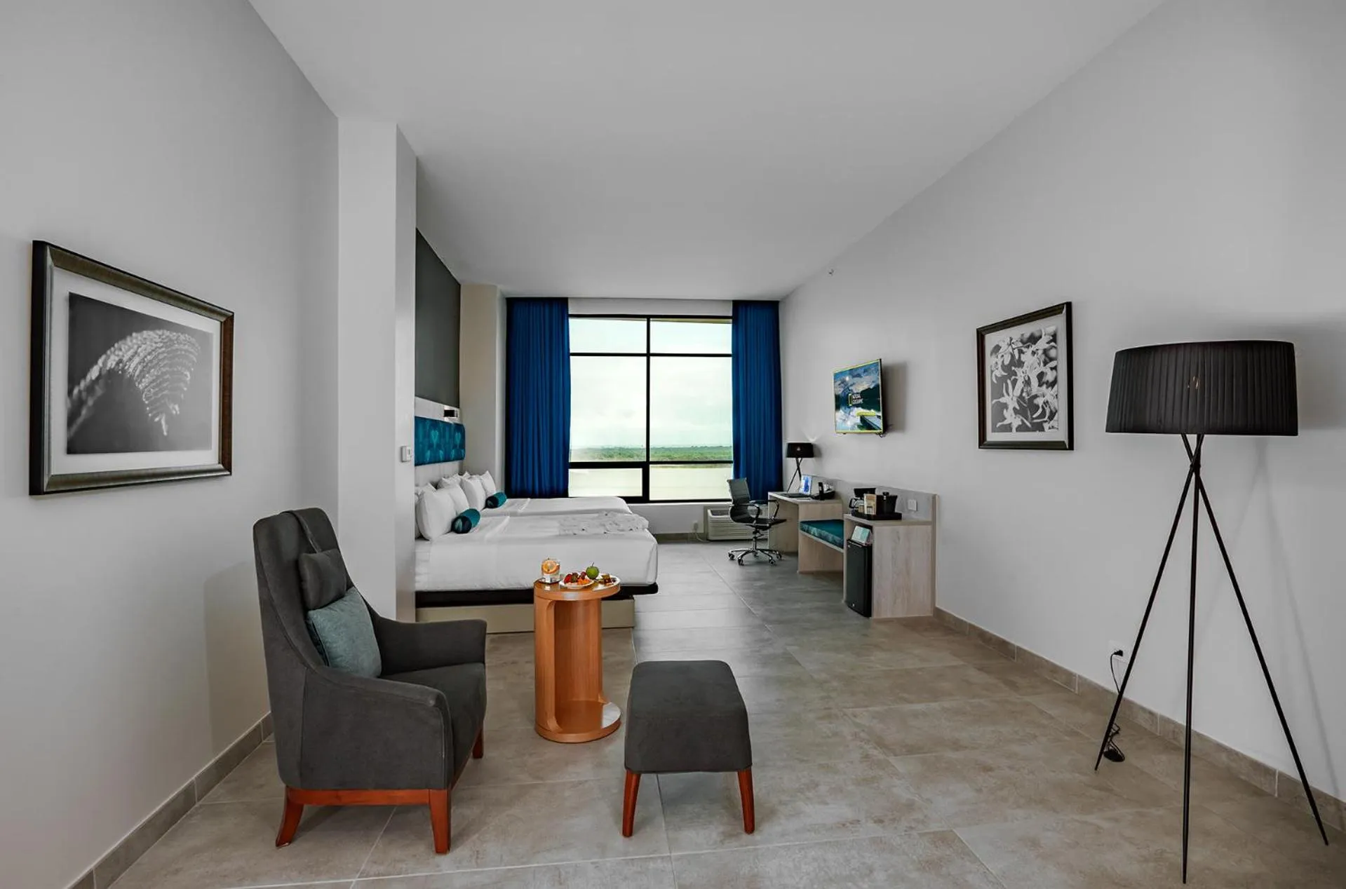 TV and multimedia in DoubleTree by Hilton Guayaquil