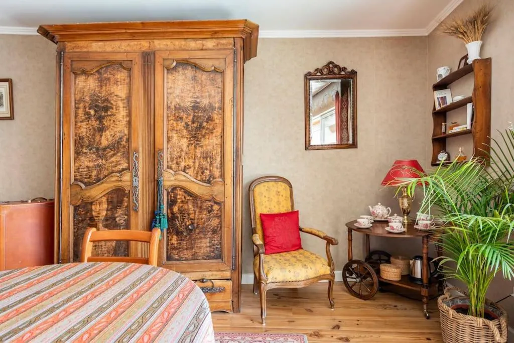 Bed in Six chandelles m'étaient comptées