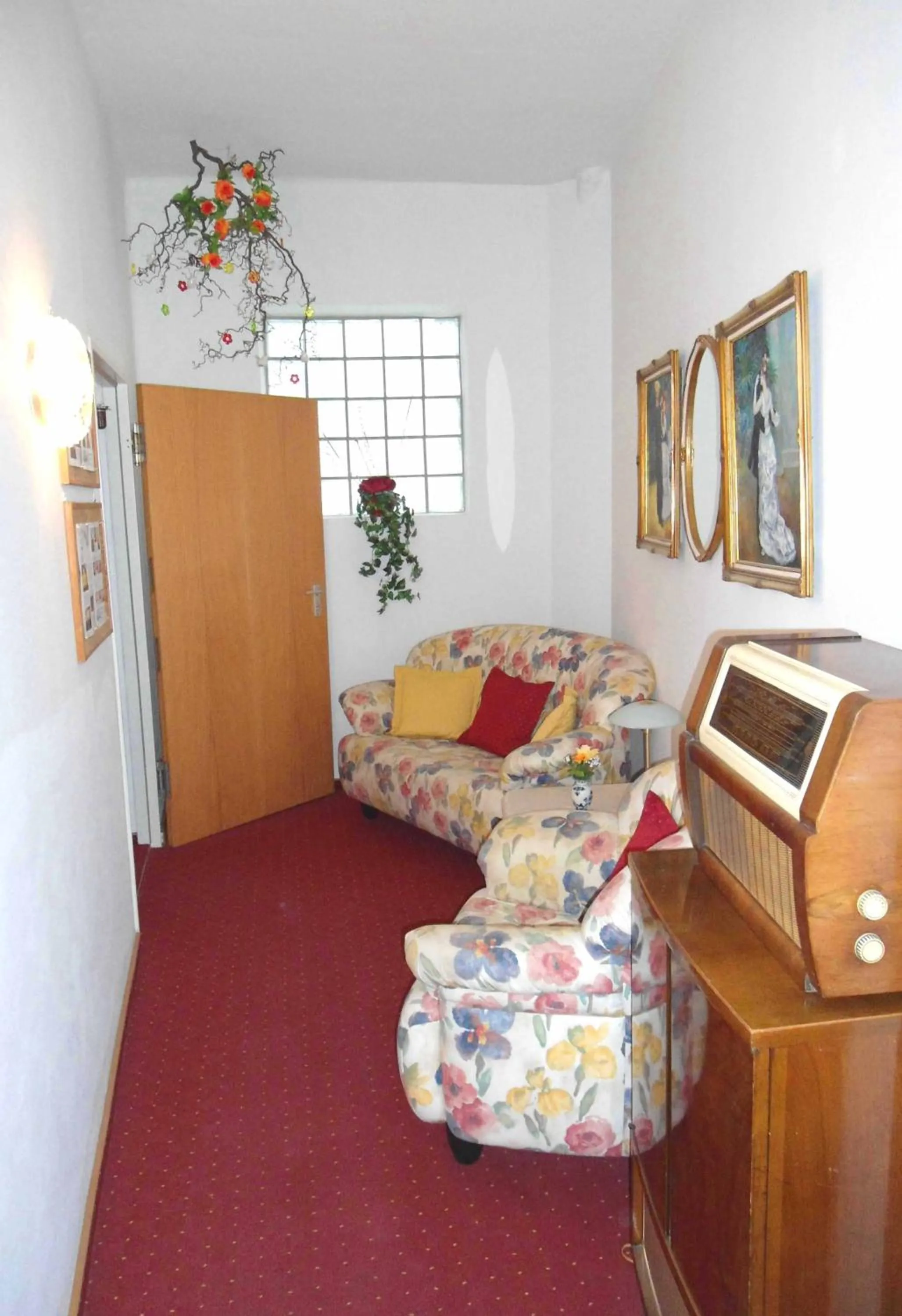 Seating area, Bed in Hotel Krone