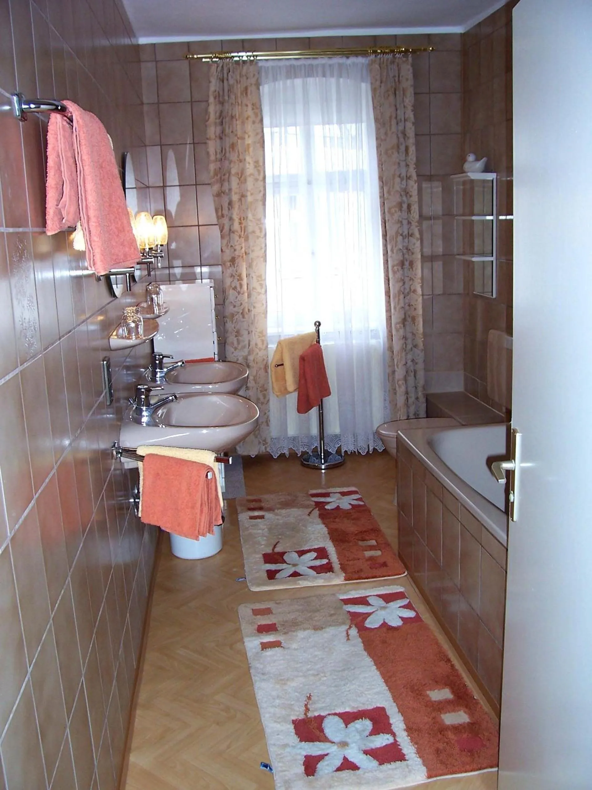 Bathroom, Bed in Hotel Krone