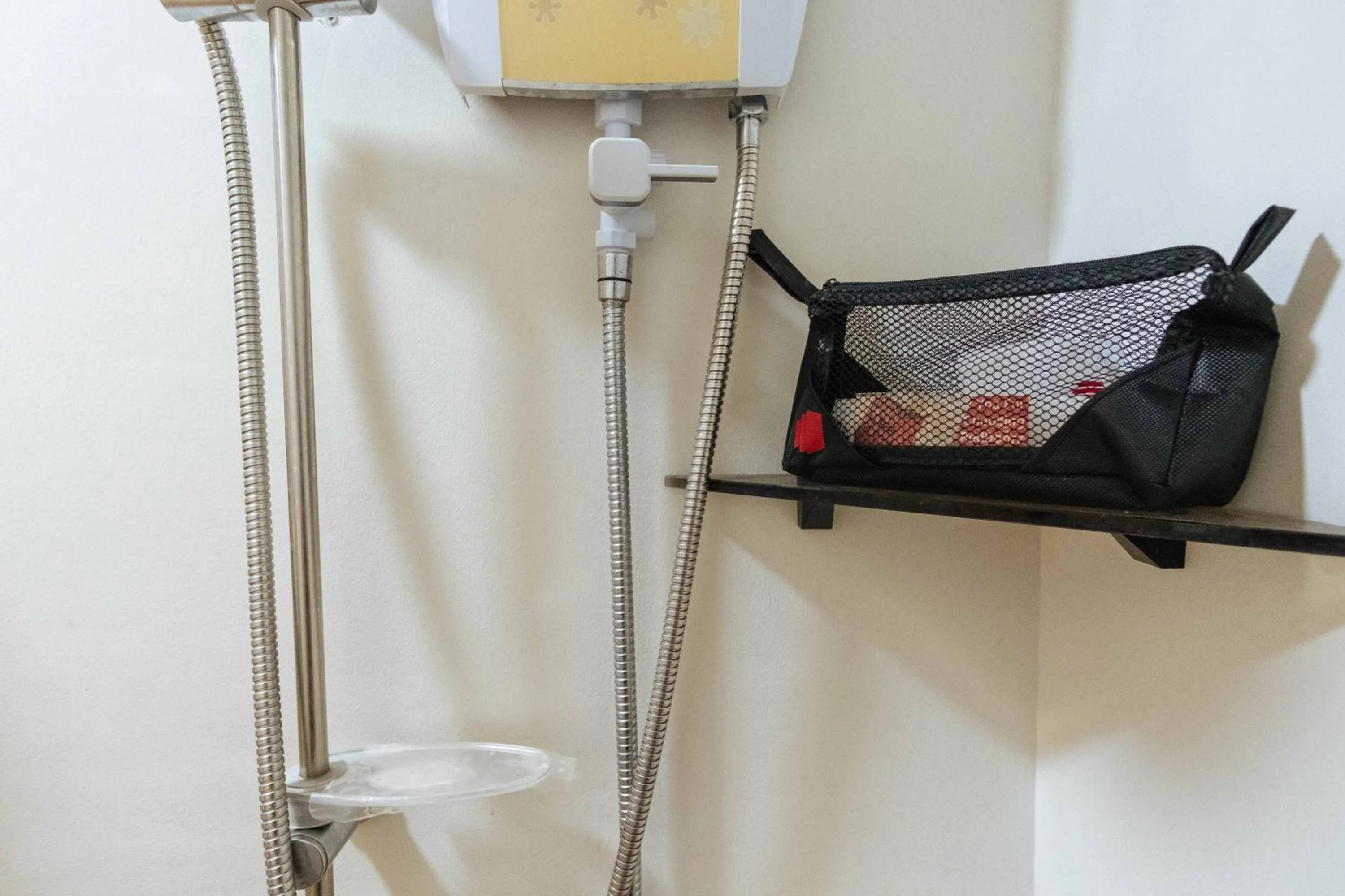 Shower in RedDoorz @ Poblacion Sur Sigma