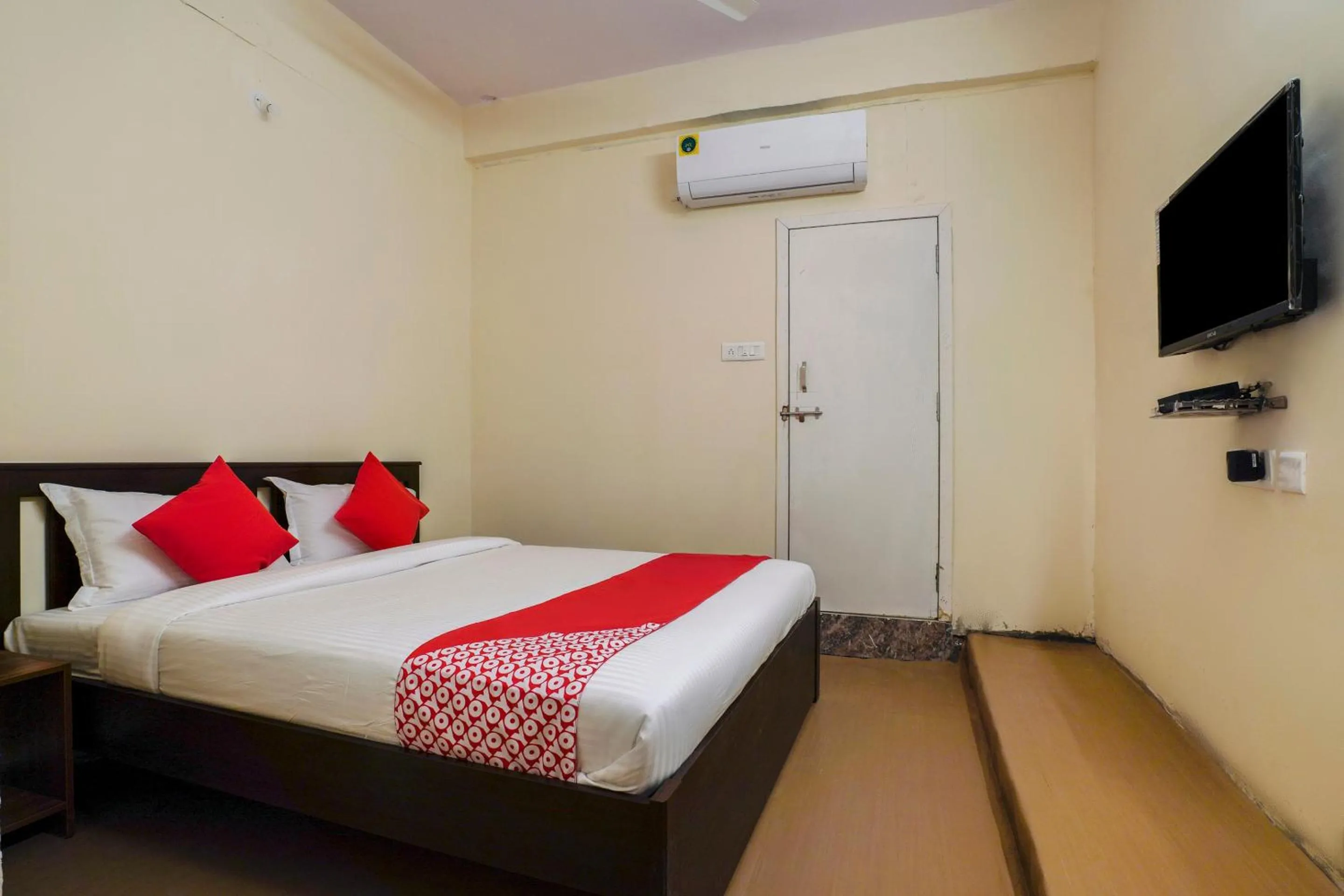 Bedroom, Bed in Hotel O Alpine glow Zenith