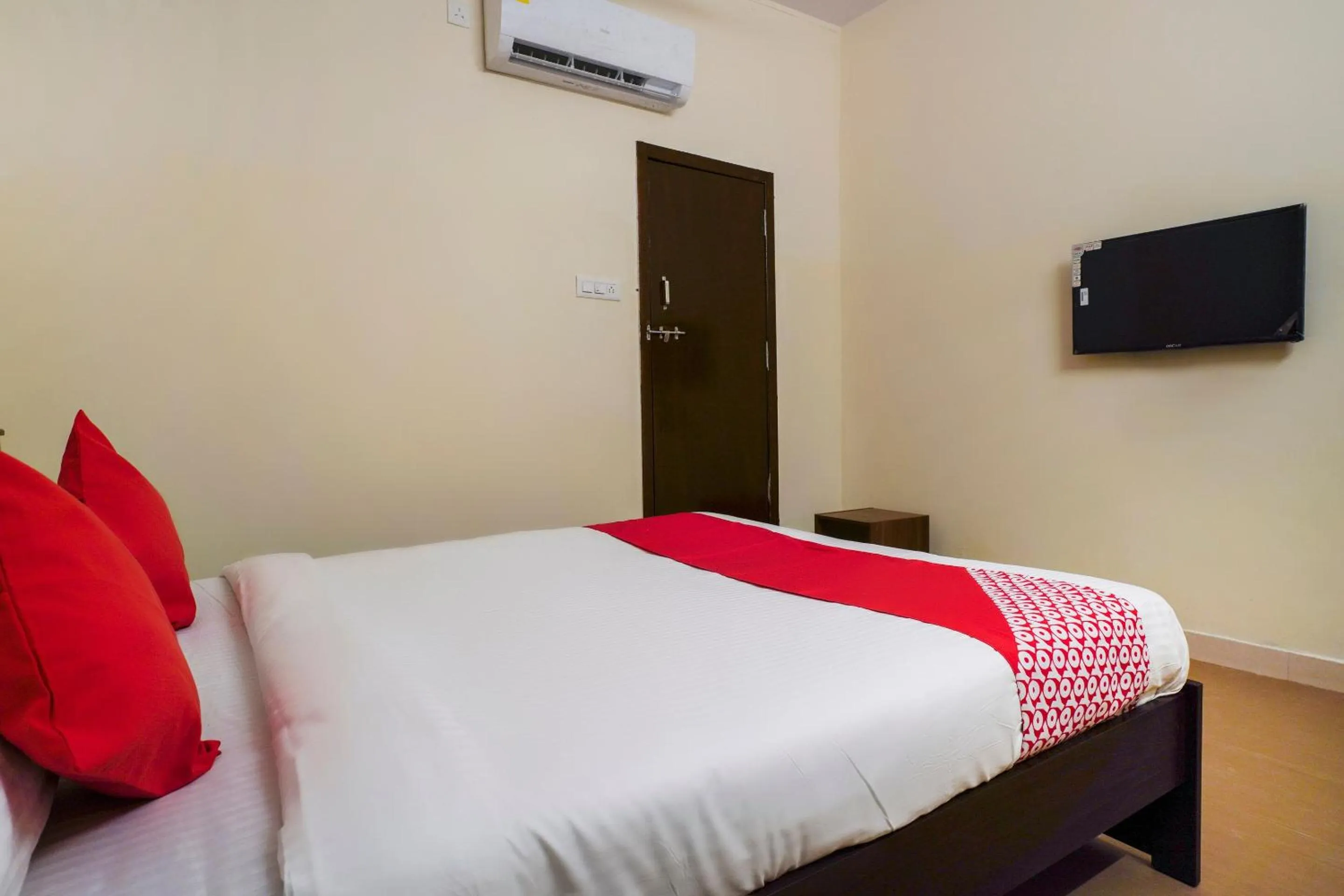 Bedroom, Bed in Hotel O Alpine glow Zenith