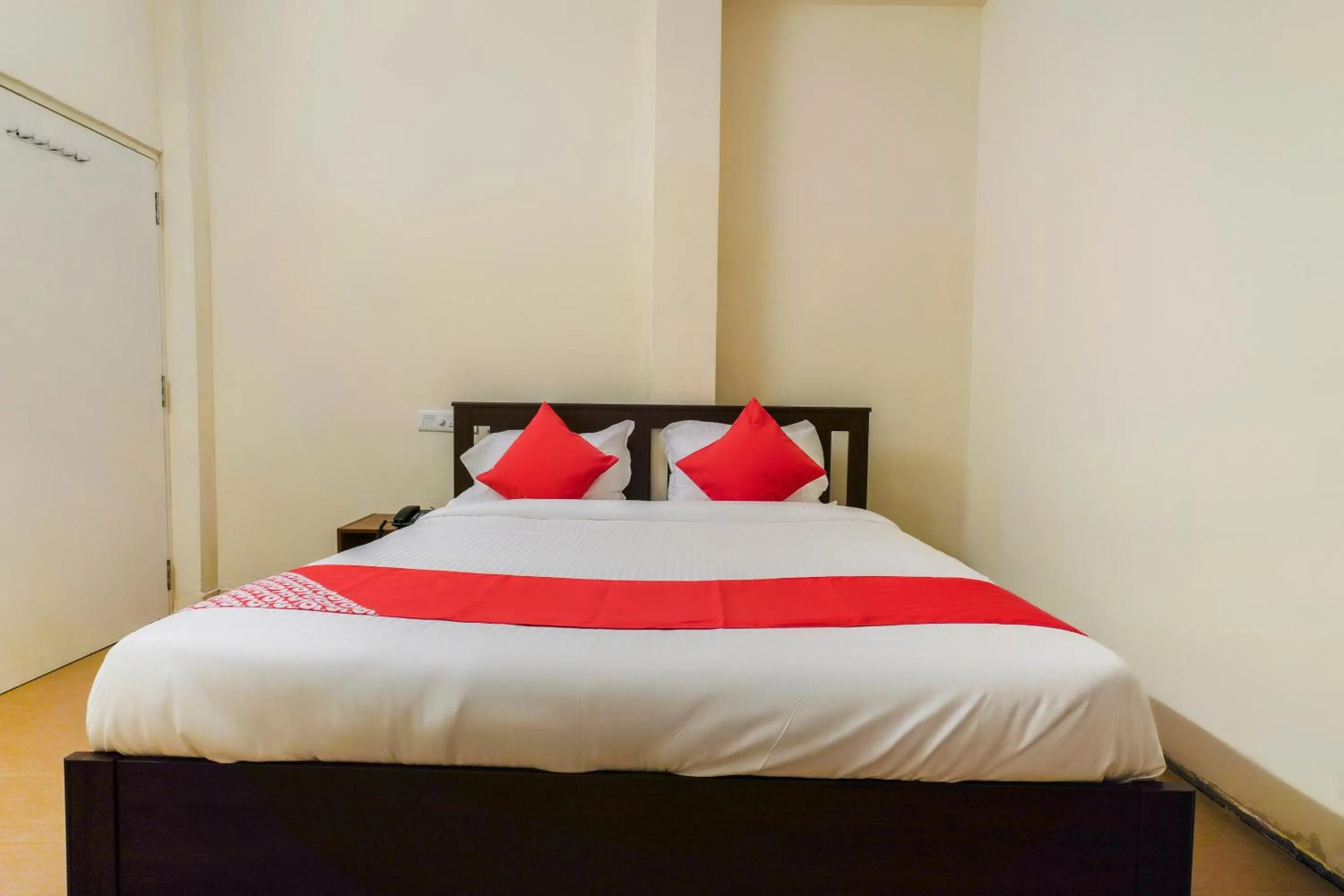 Bedroom, Bed in Hotel O Alpine glow Zenith