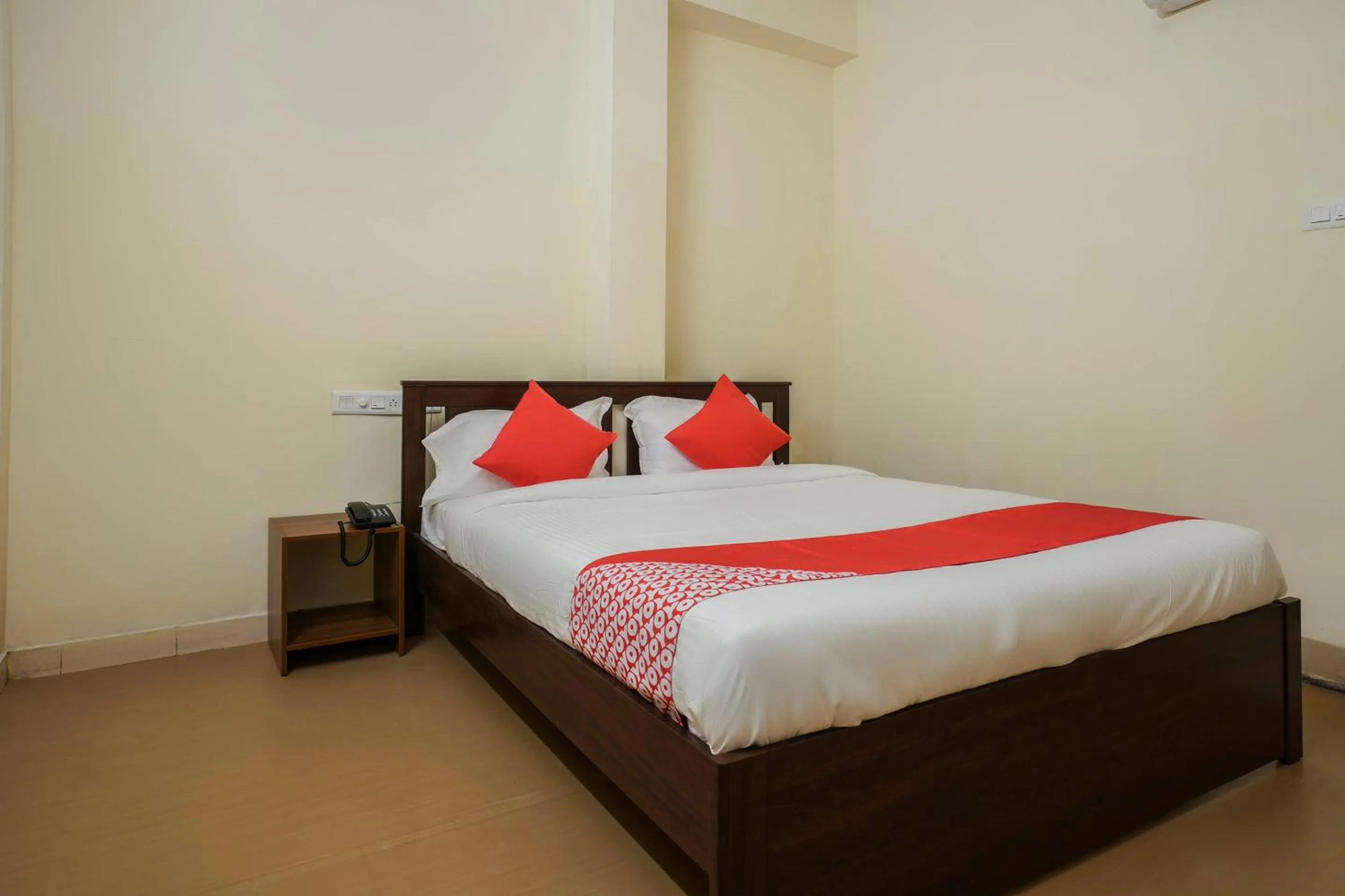 Bedroom, Bed in Hotel O Alpine glow Zenith