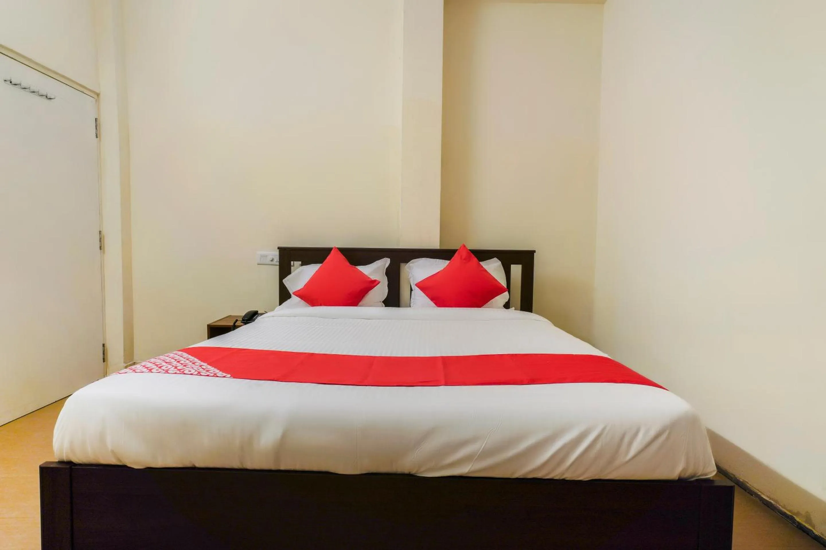 Bedroom, Bed in Hotel O Alpine glow Zenith