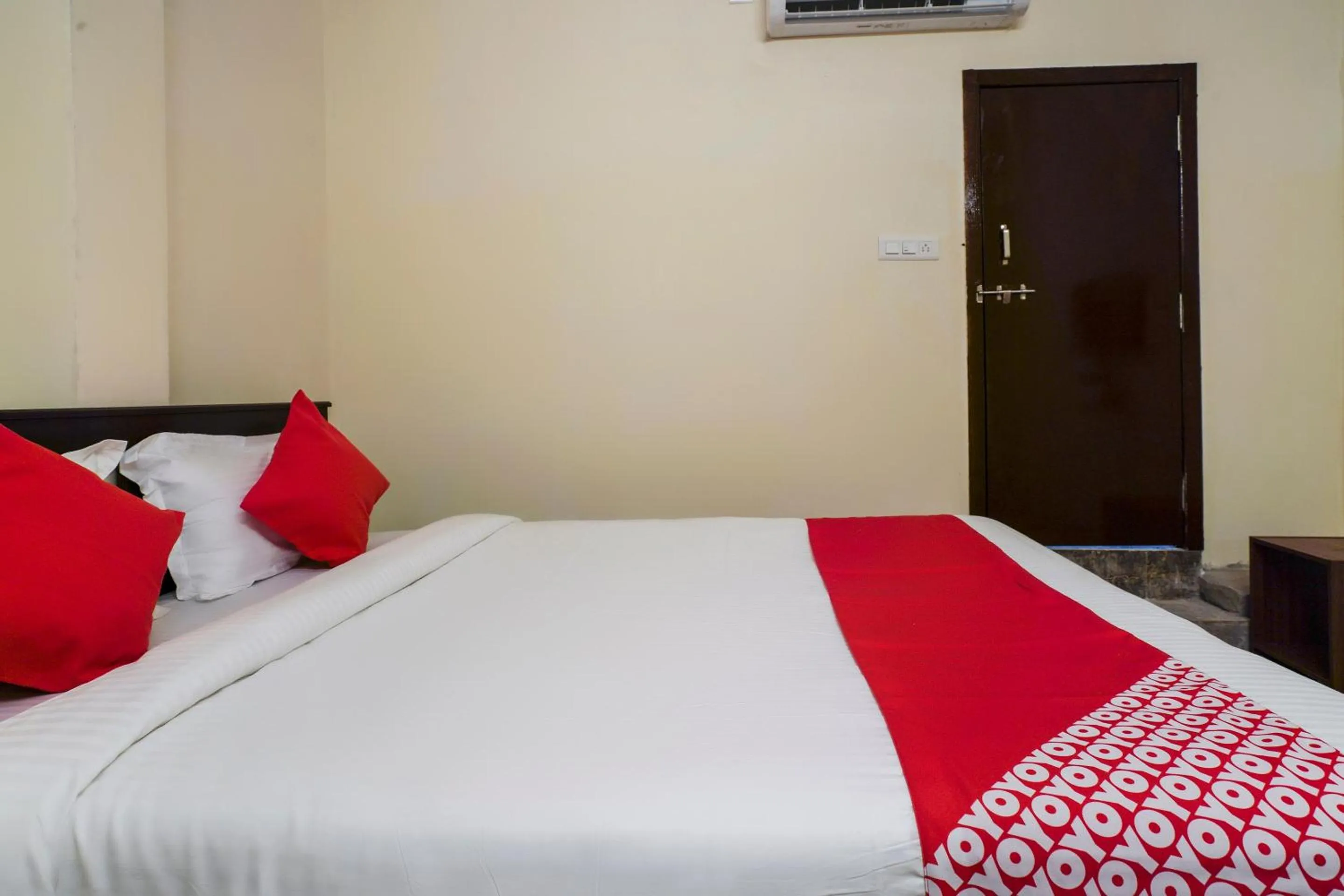 Bedroom, Bed in Hotel O Alpine glow Zenith