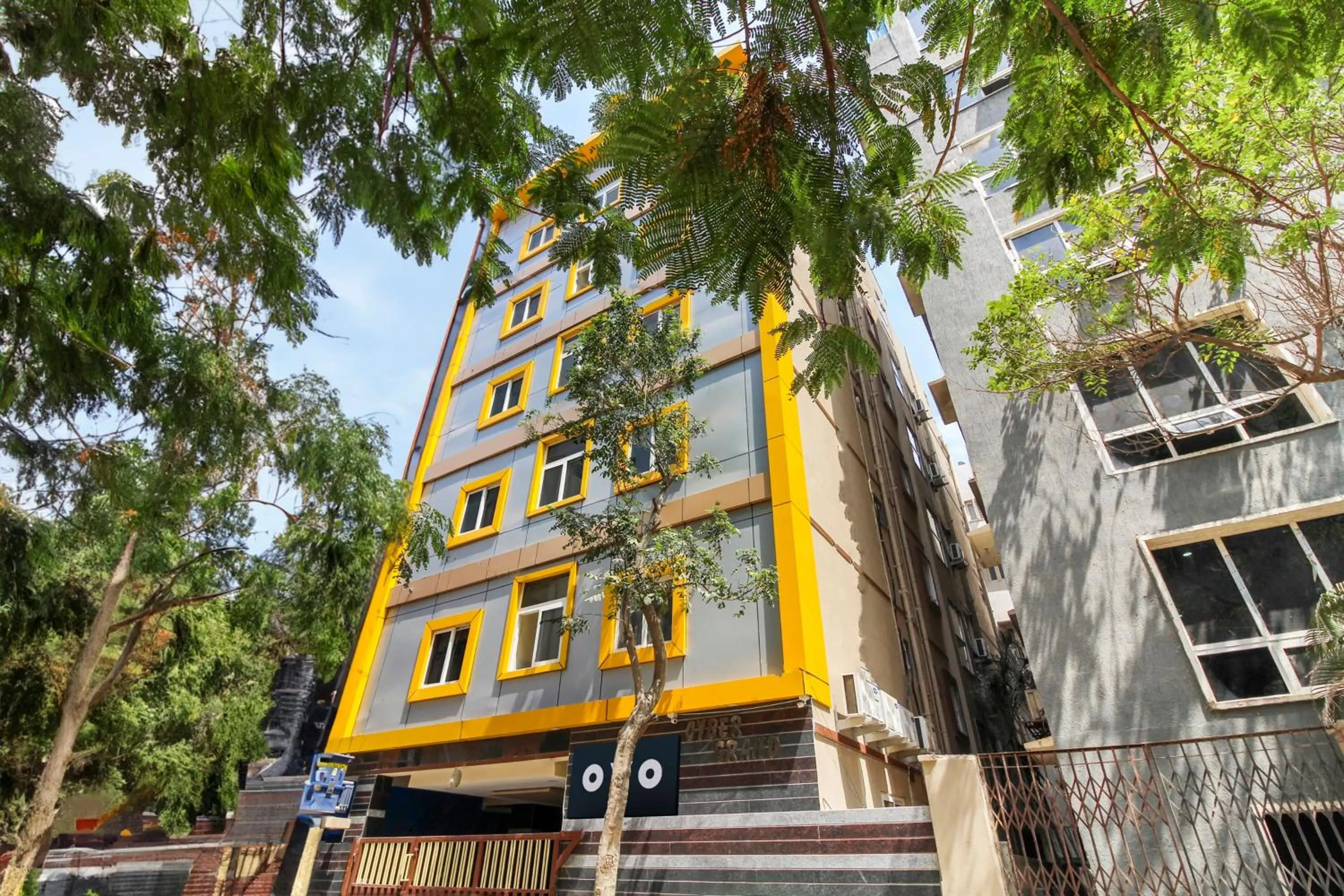 Facade/entrance in Super Hotel O New Cyber Grand Madhapur