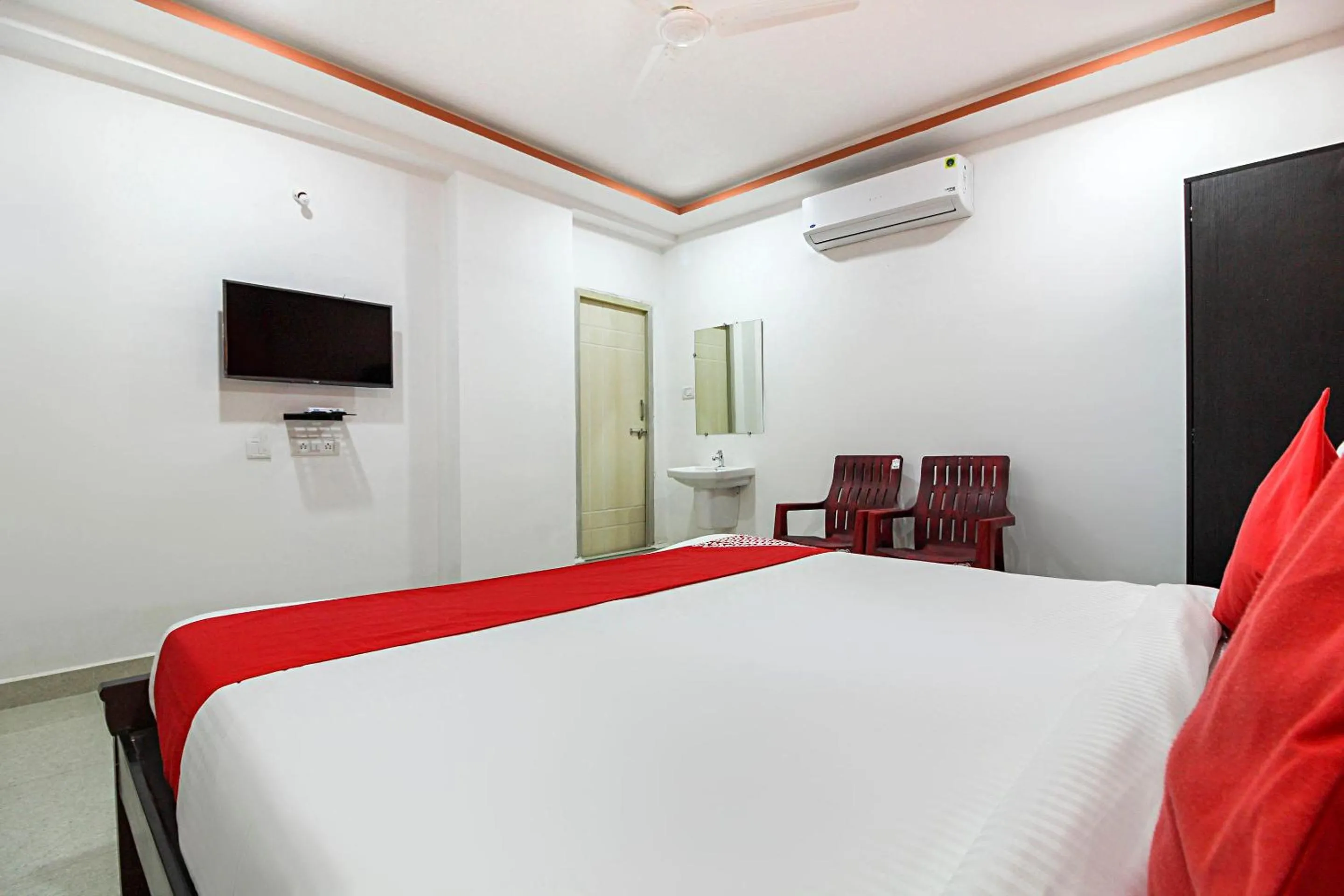 Bedroom, Bed in Hotel O New Cyber Grand Madhapur