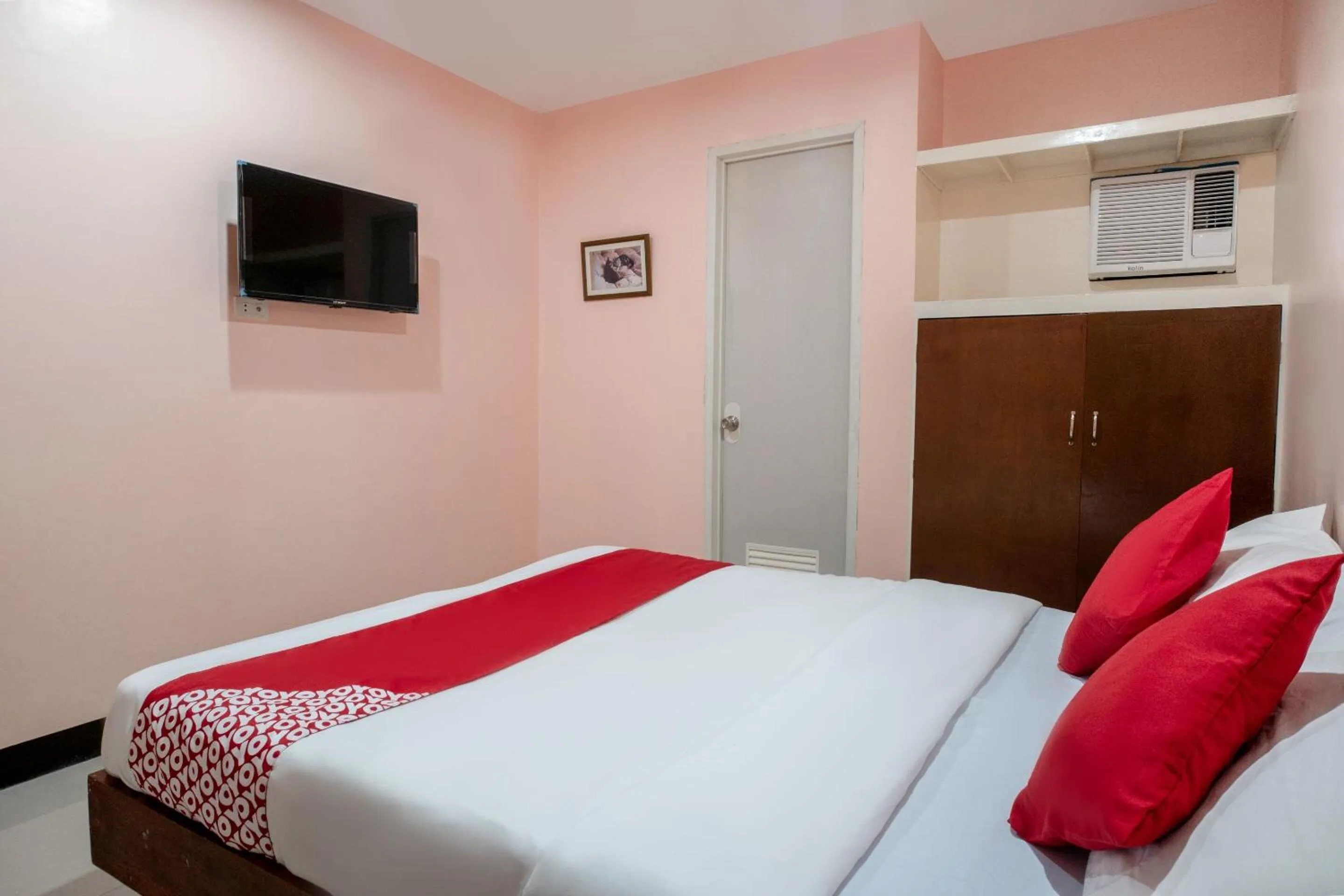 Bedroom in Super OYO 604 Chateau Cinco Dormitel