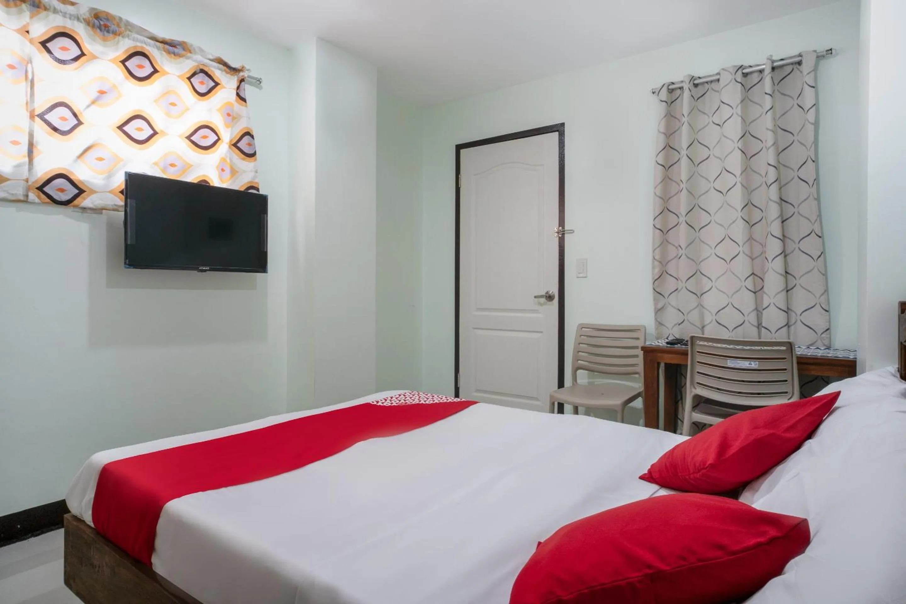 Bedroom in Super OYO 604 Chateau Cinco Dormitel