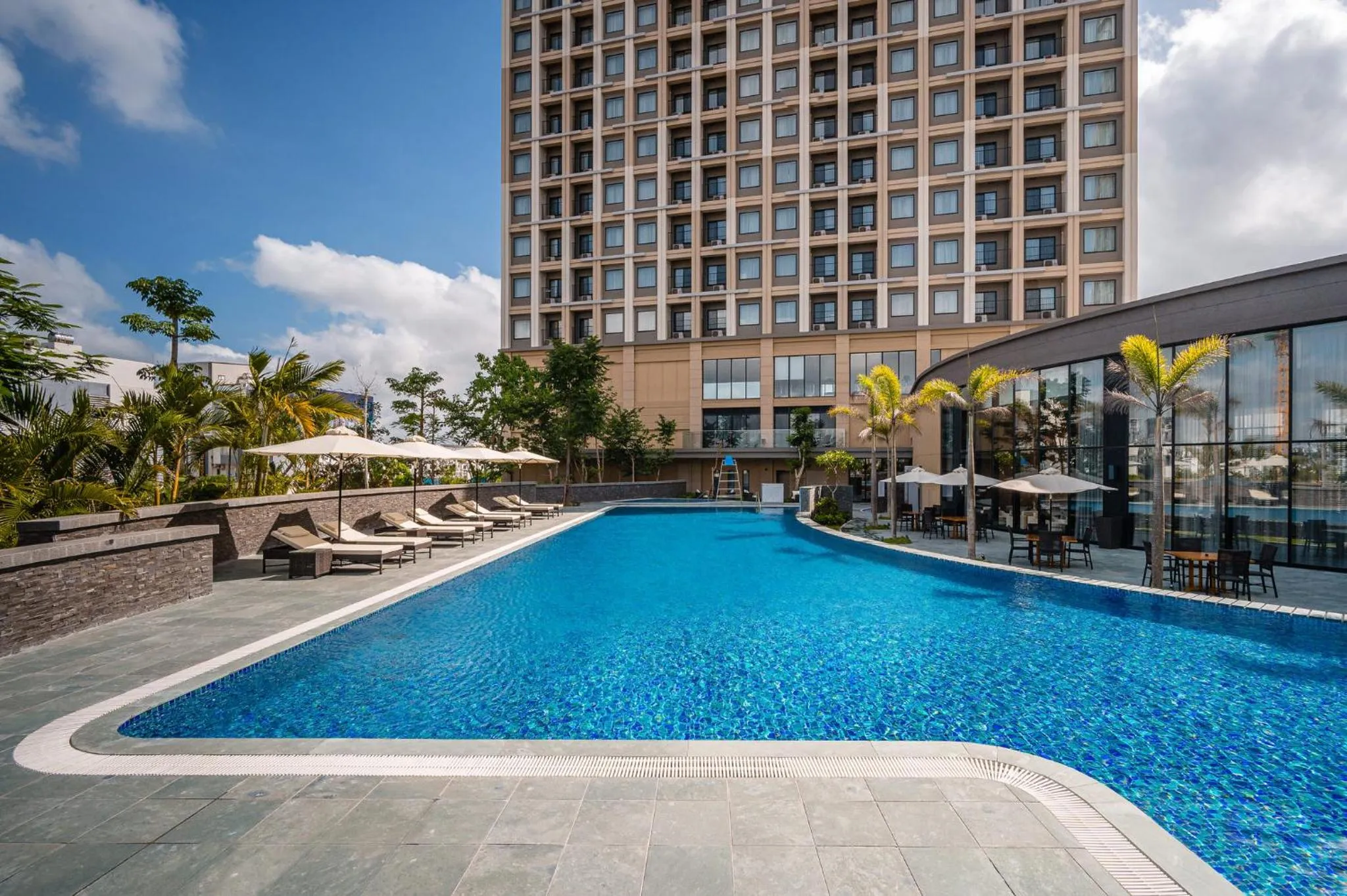Swimming pool in Hotel Nikko Hai Phong