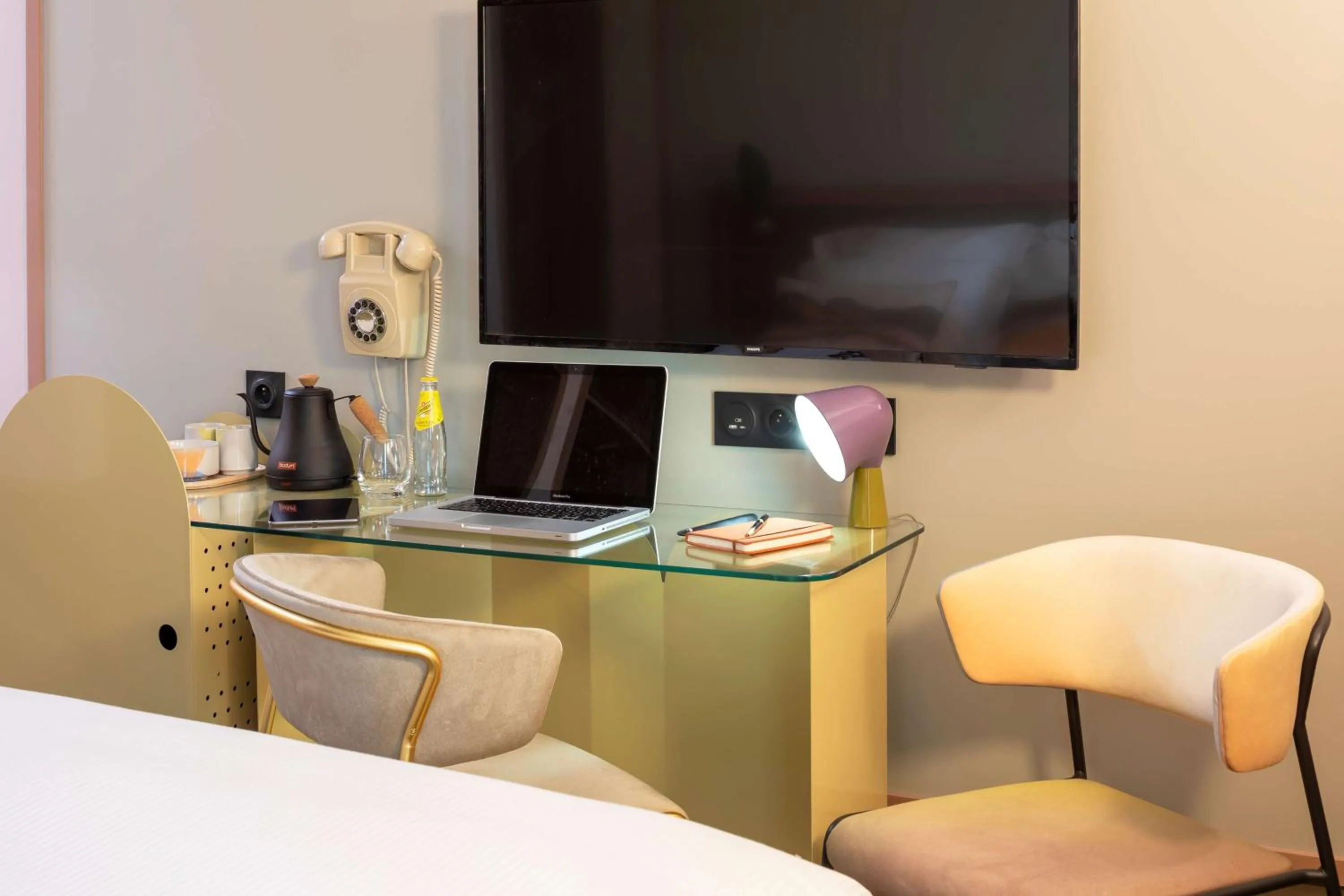 TV and multimedia, Bed in Aiden by Best Western Clermont-Ferrand Hotel & Spa