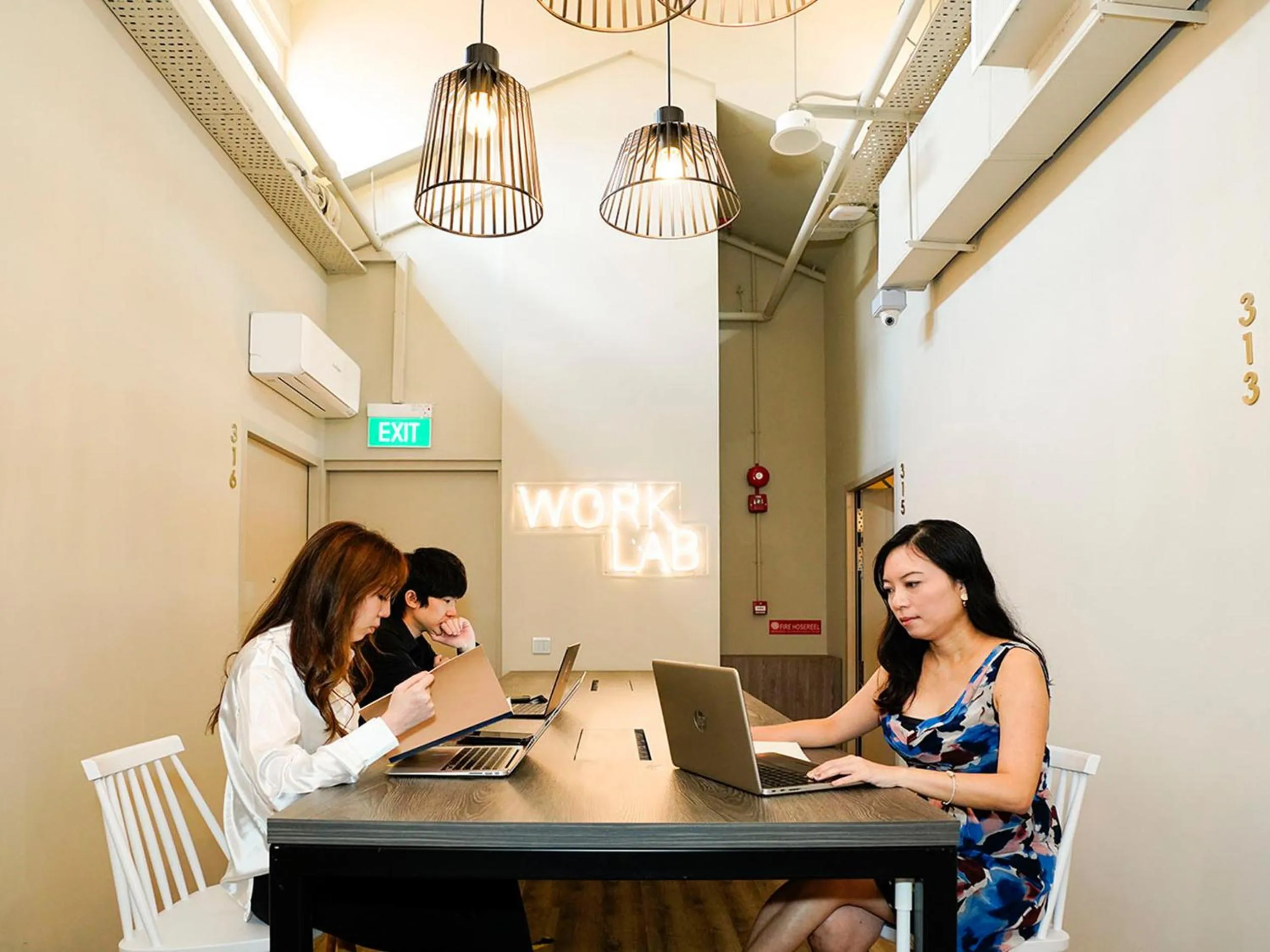 hair dresser in ST Signature Jalan Besar, SHORT OVERNIGHT, 8 Hours, 1159PM-8AM