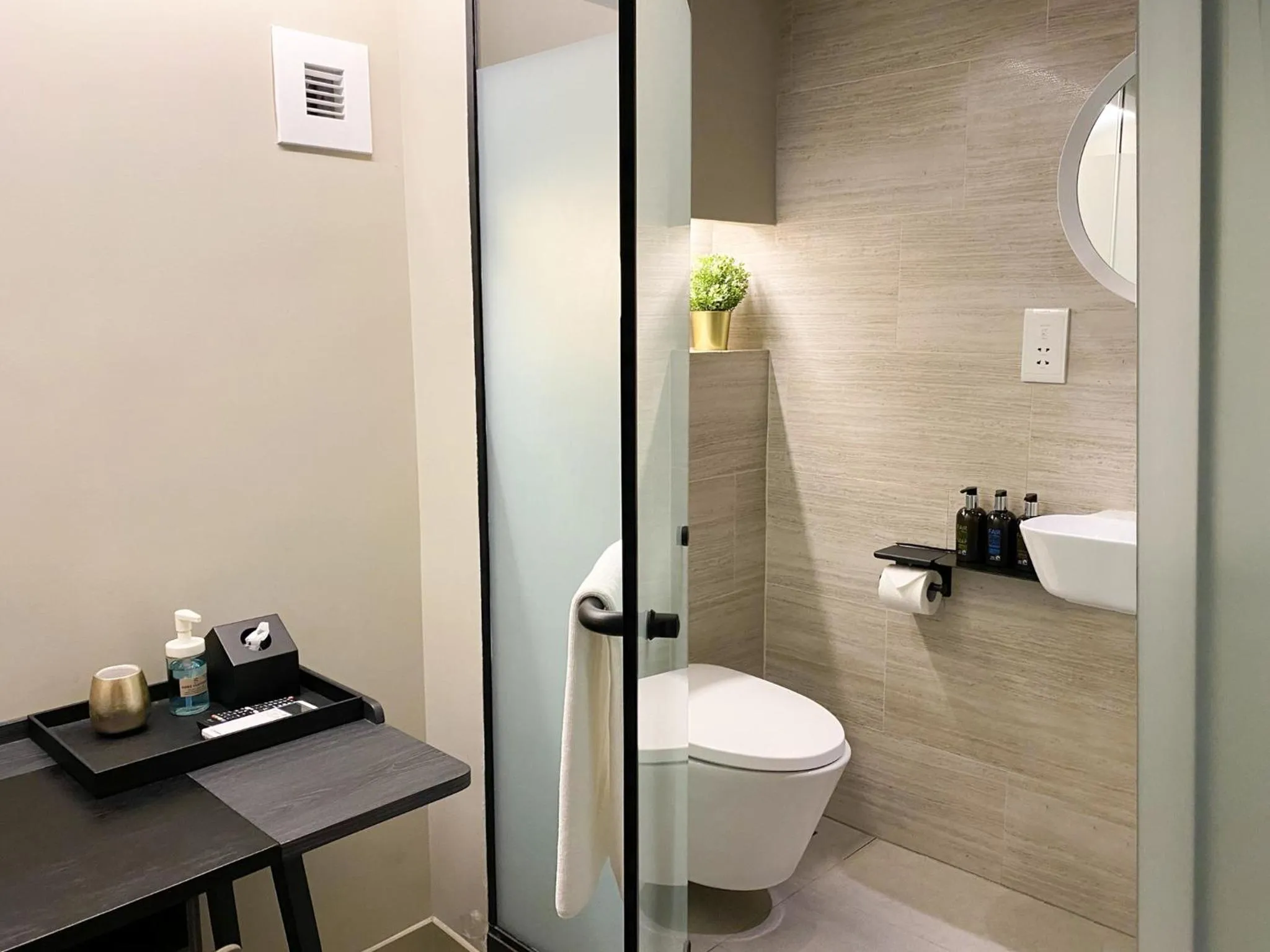 Toilet in ST Signature Jalan Besar, SHORT OVERNIGHT, 8 Hours, 1159PM-8AM