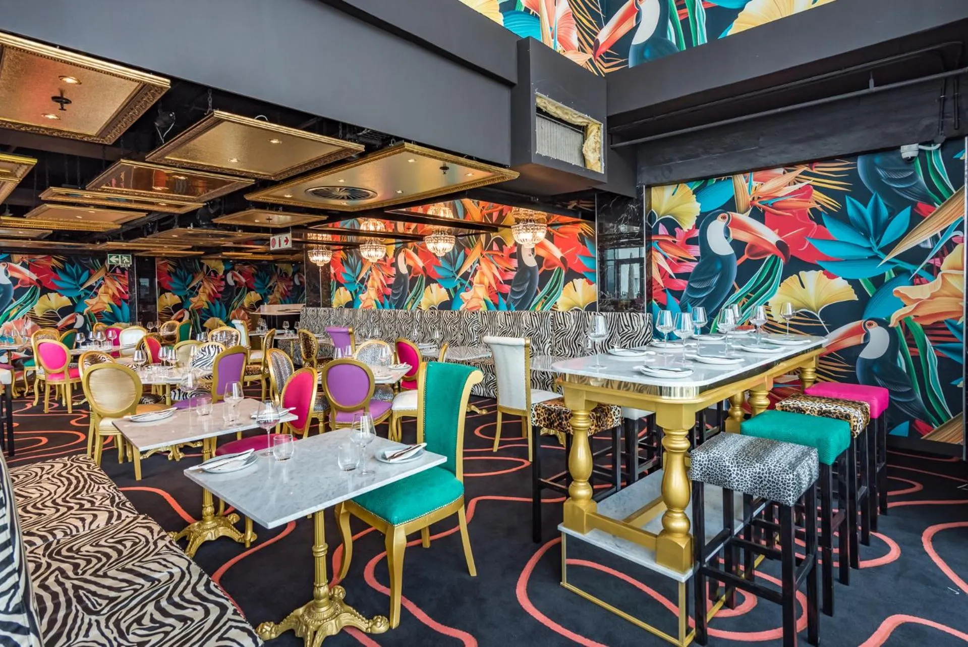 Restaurant/places to eat in Hotel Sky Sandton