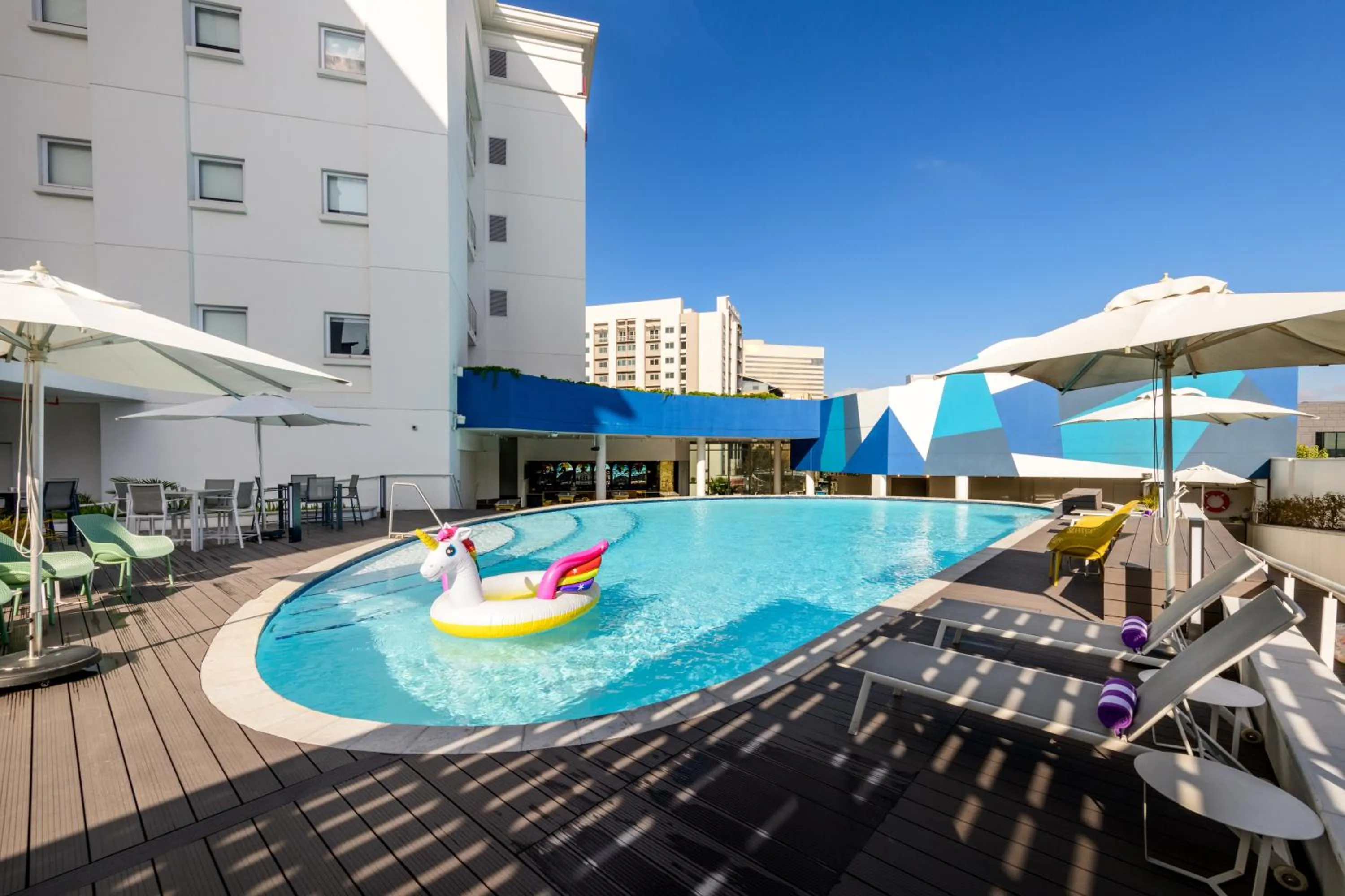 Swimming pool in Hotel Sky Sandton