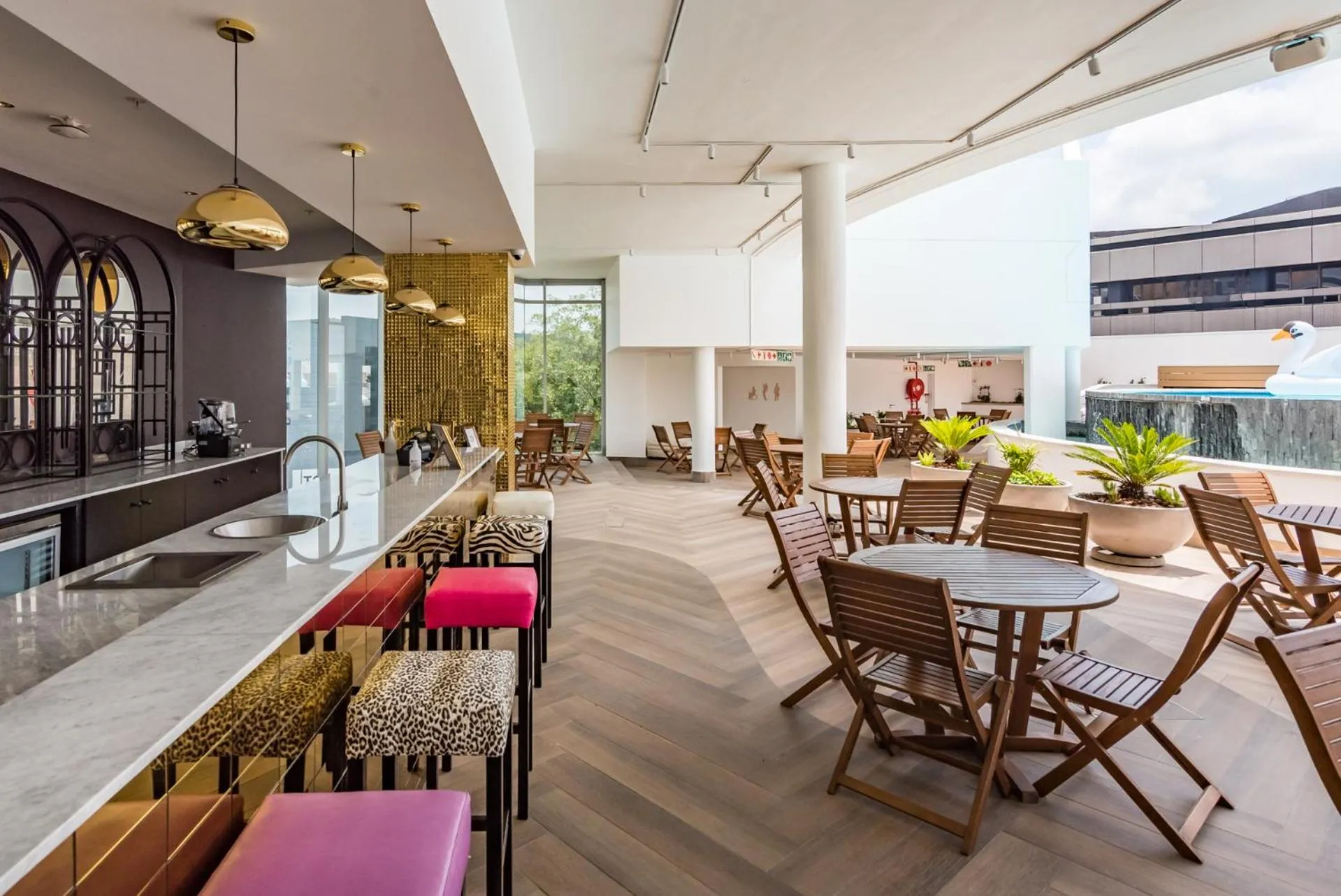 Swimming pool in Hotel Sky Sandton