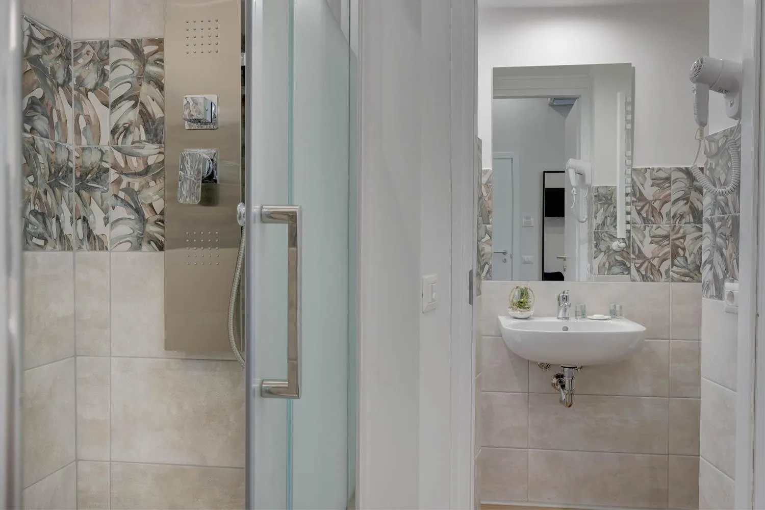 Shower in The Venue Sistina