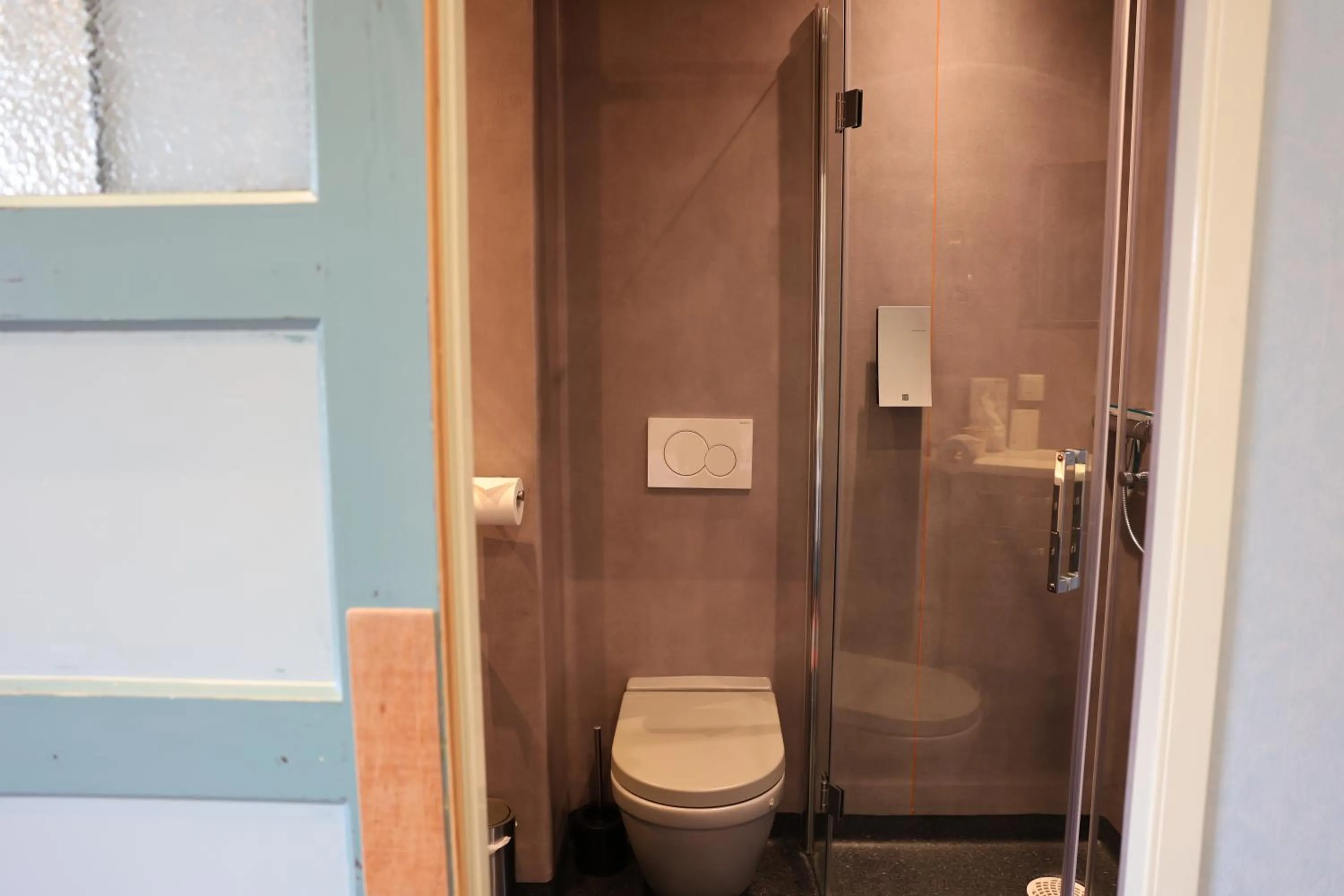 Shower in B & B Marrum Hotel Marrum