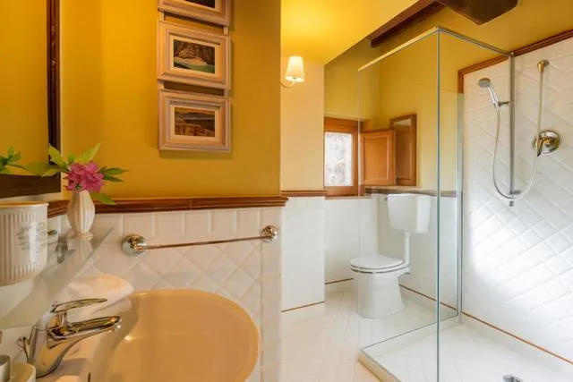 Shower in GHIZZOLO Residence - Refurbished Pool 2025