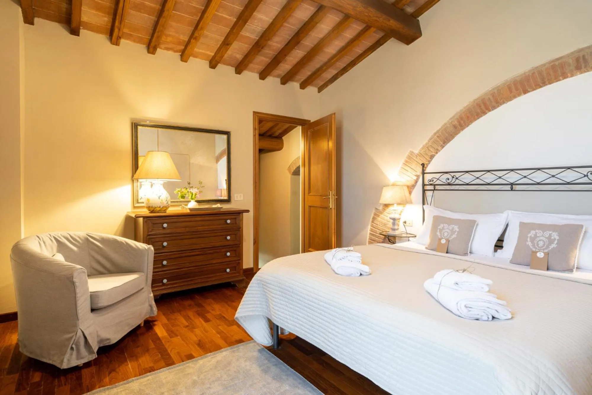 Bed in GHIZZOLO Residence - Refurbished Pool 2025