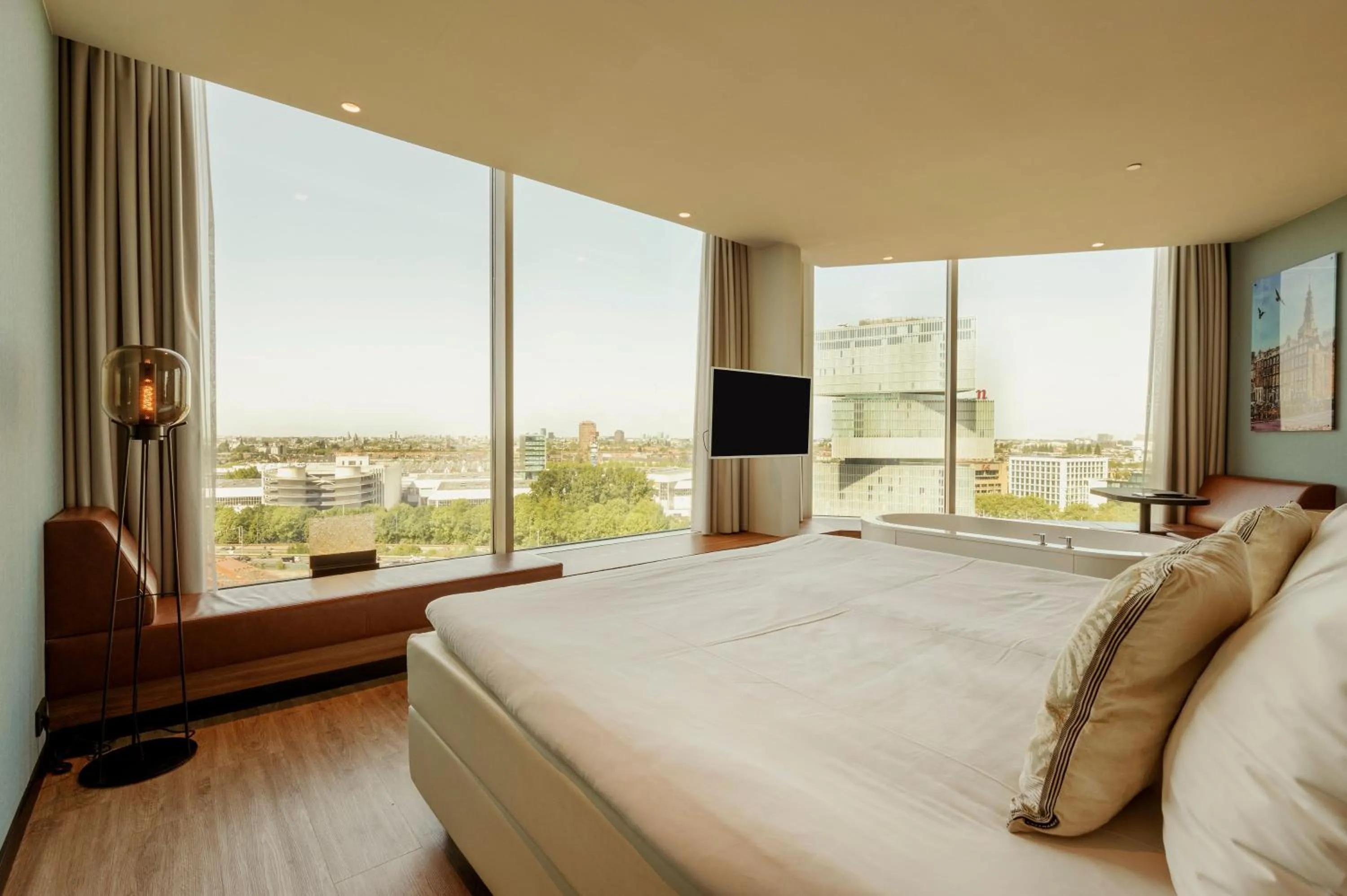 Bed in Van der Valk Hotel Amsterdam Zuidas-Rai