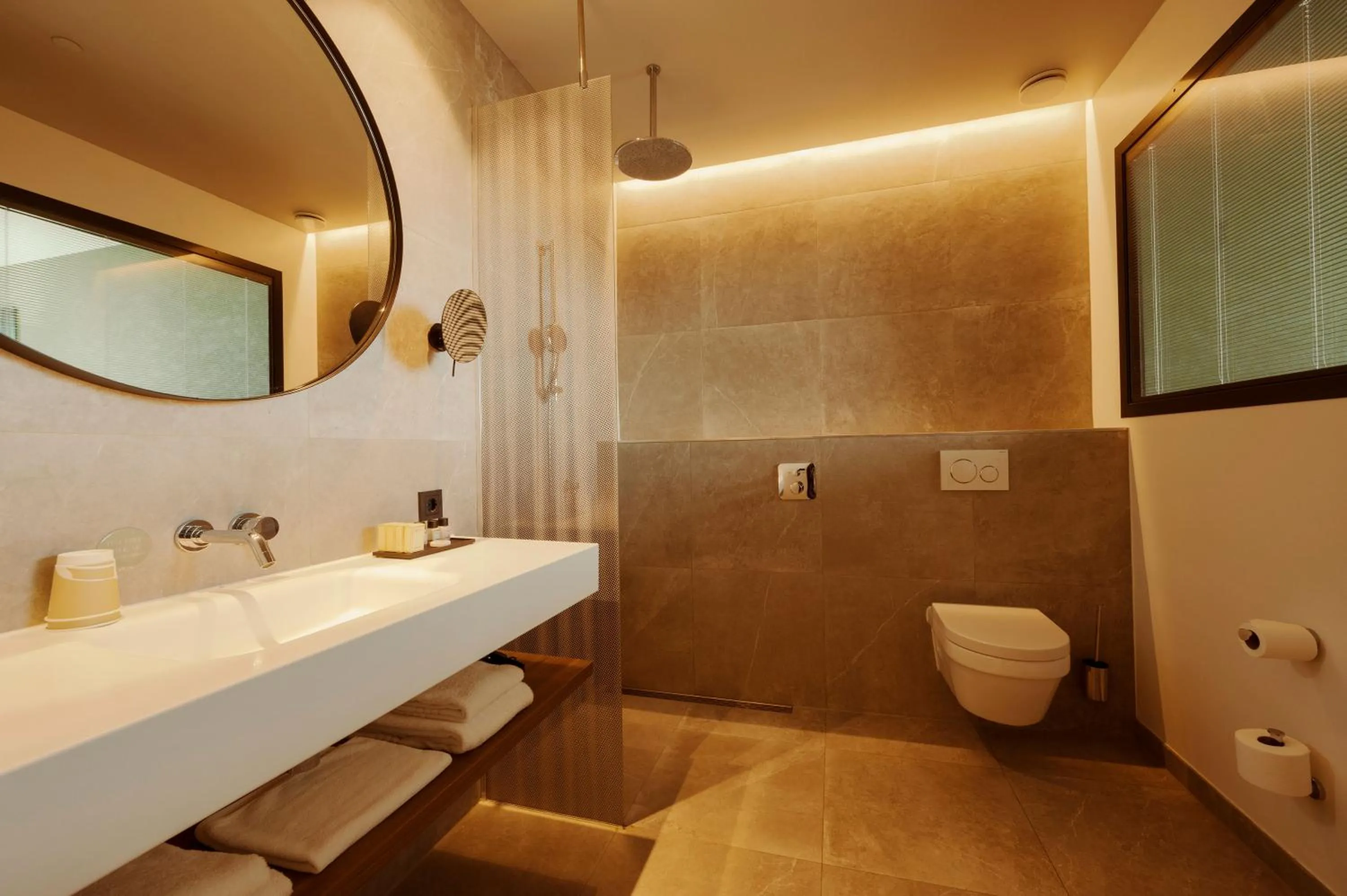 Shower in Van der Valk Hotel Amsterdam Zuidas-Rai