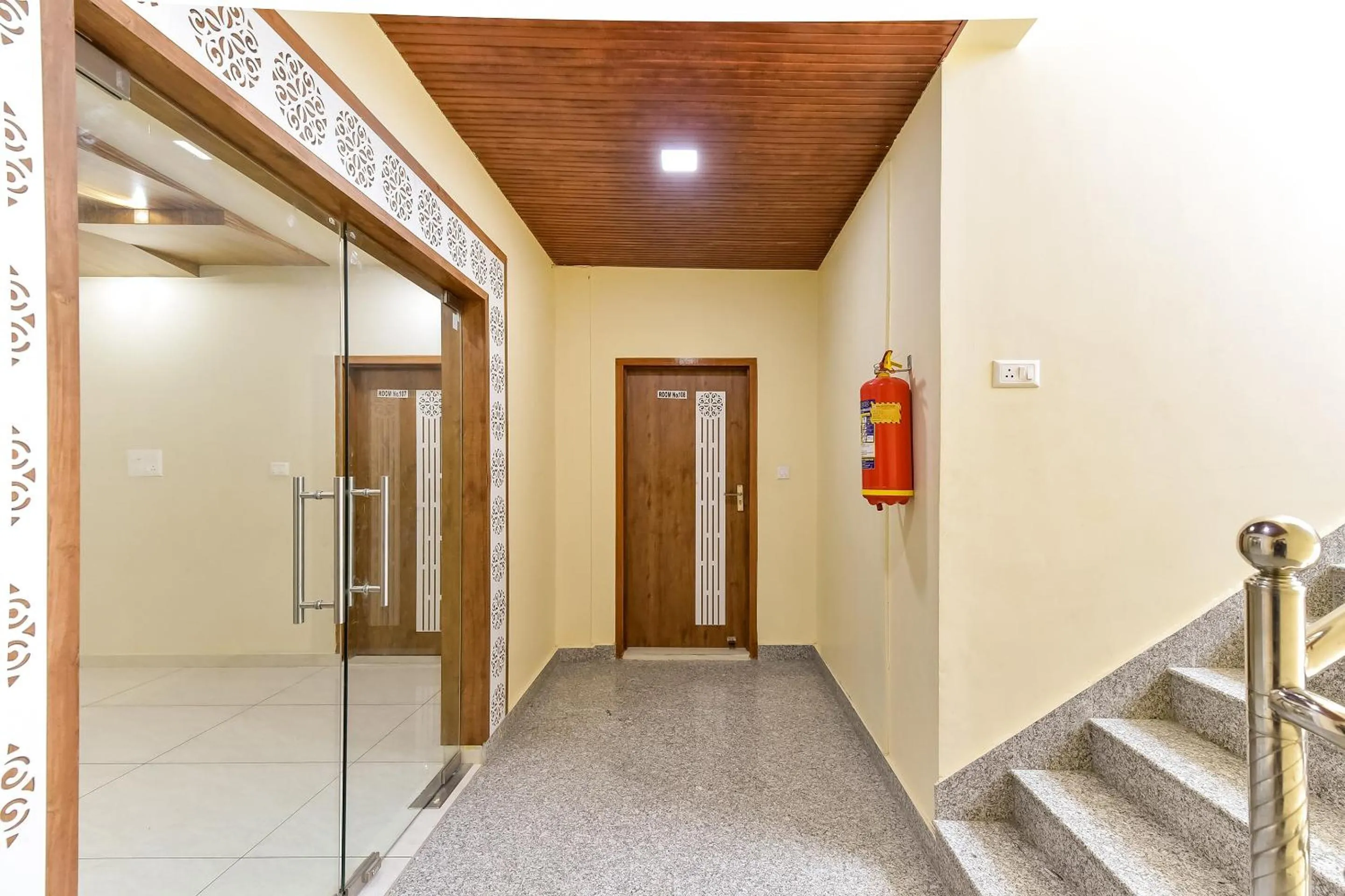 Lobby or reception in Super Hotel O Jagmohan Hotel