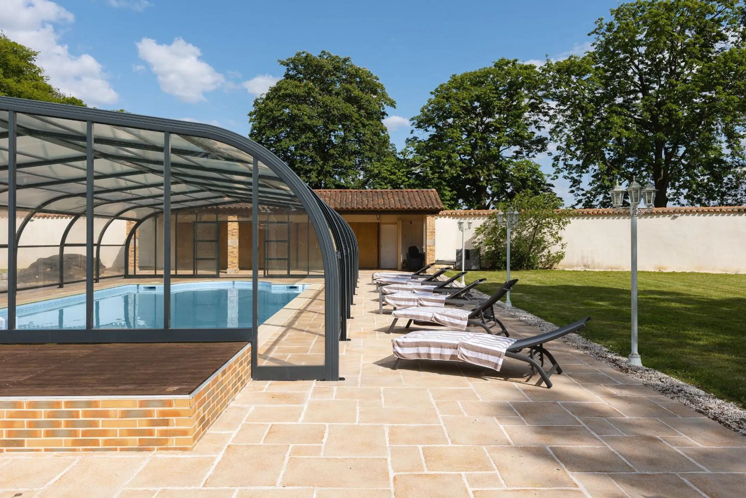 Swimming pool in Château de la Richerie - proche Puy du Fou