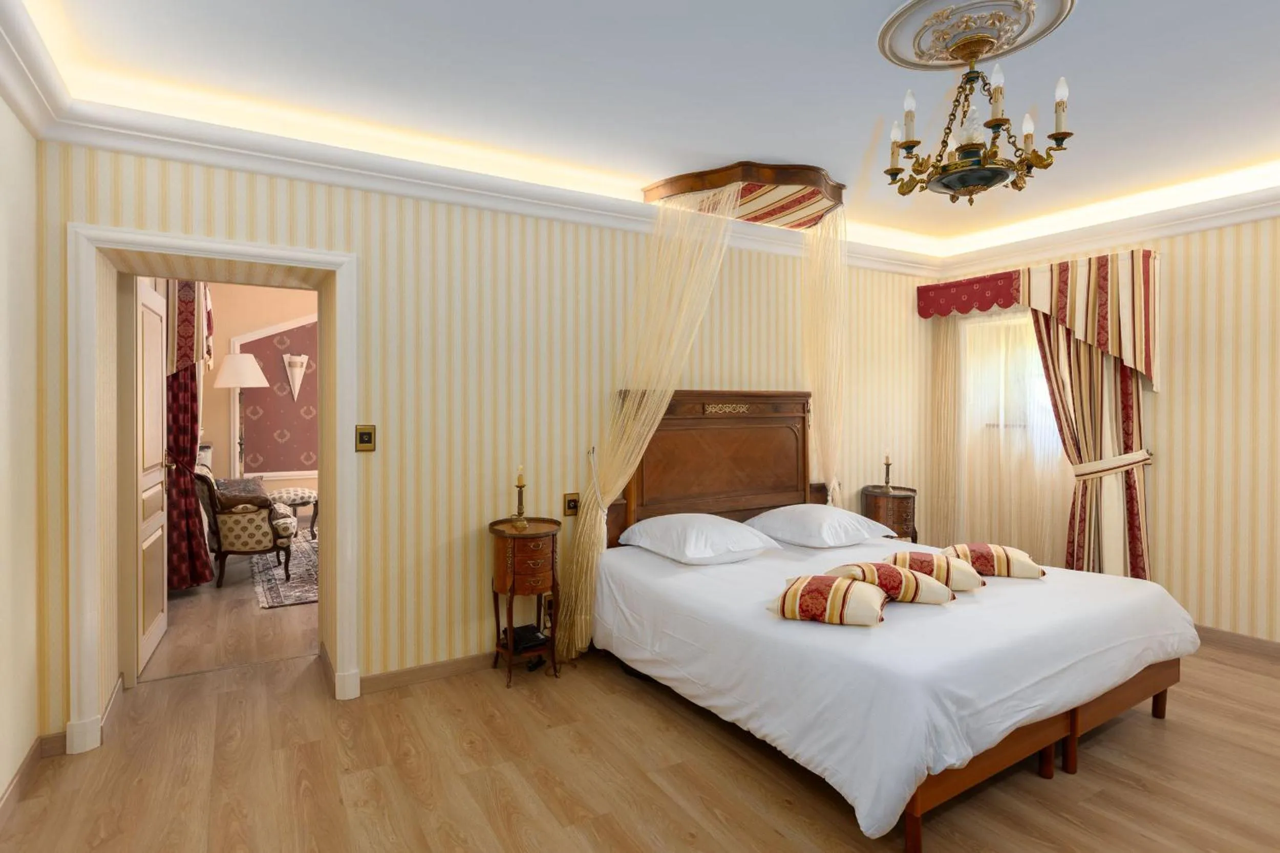 Bed in Château de la Richerie - proche Puy du Fou