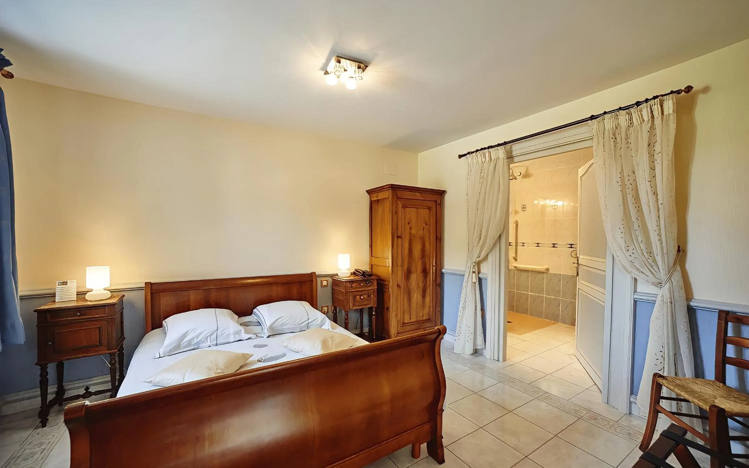 Bed in Château de la Richerie - proche Puy du Fou