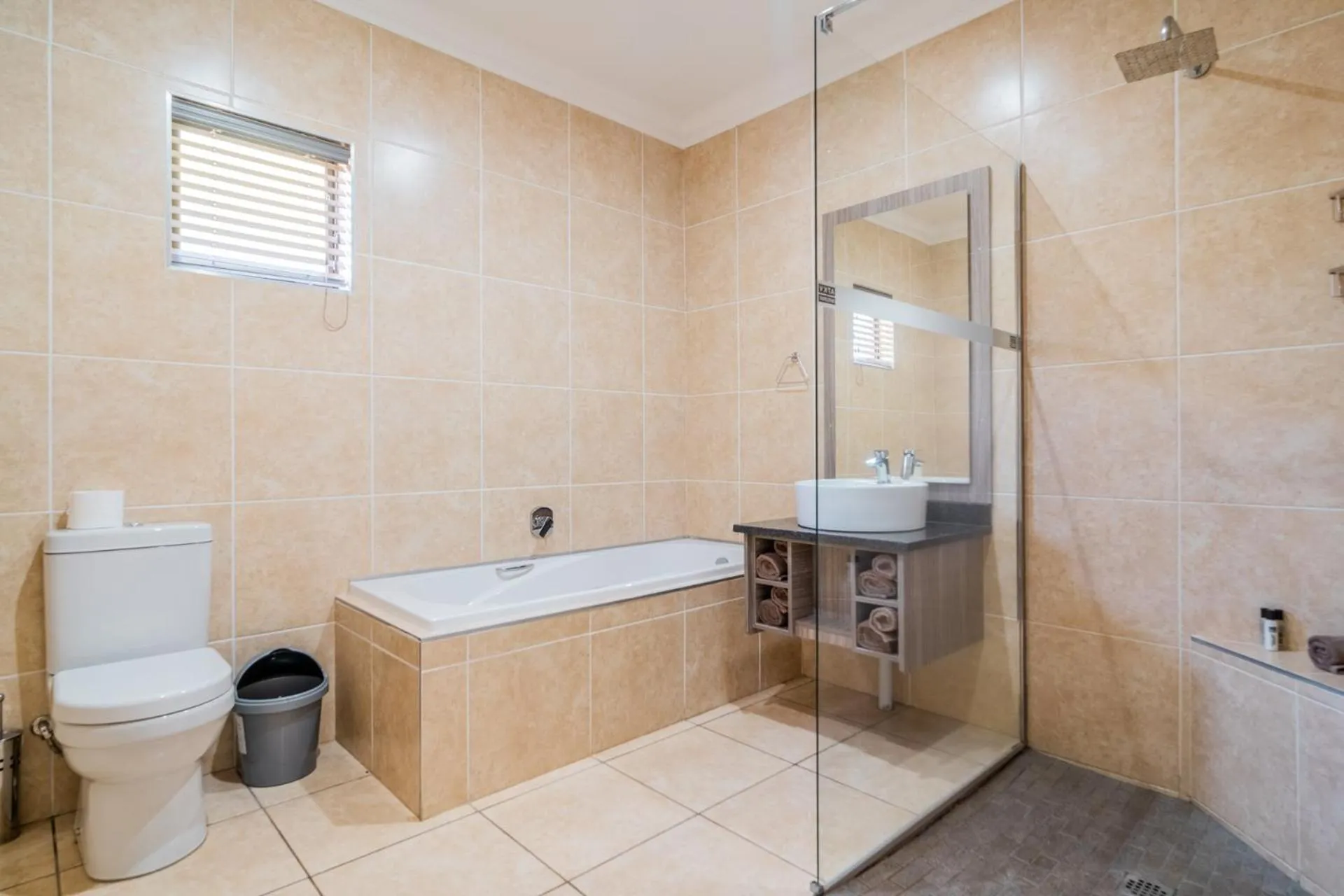 Shower in ATKV Buffelspoort