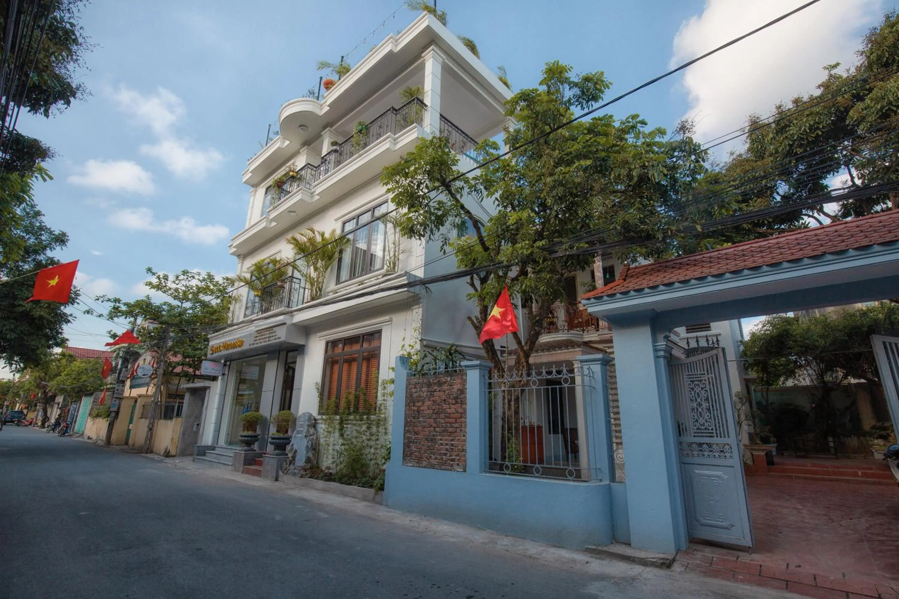 Facade/entrance in Sen's Homestay