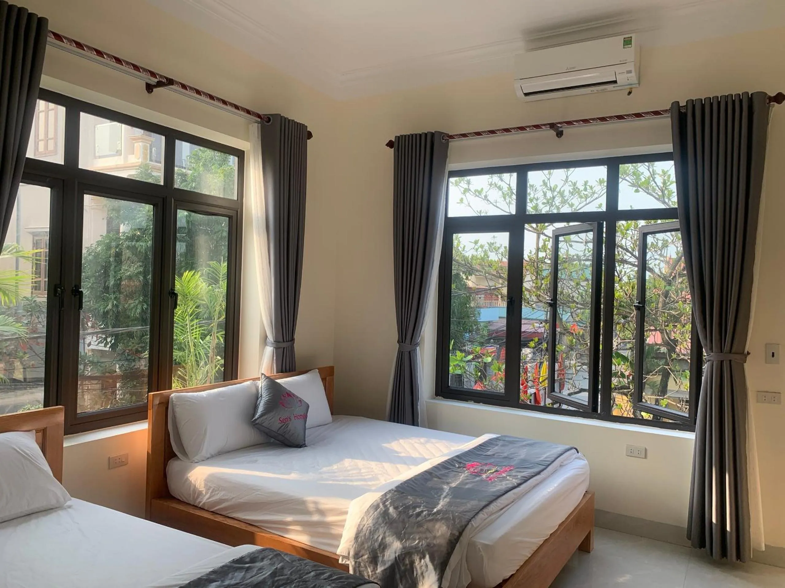 Bed in Sen's Homestay