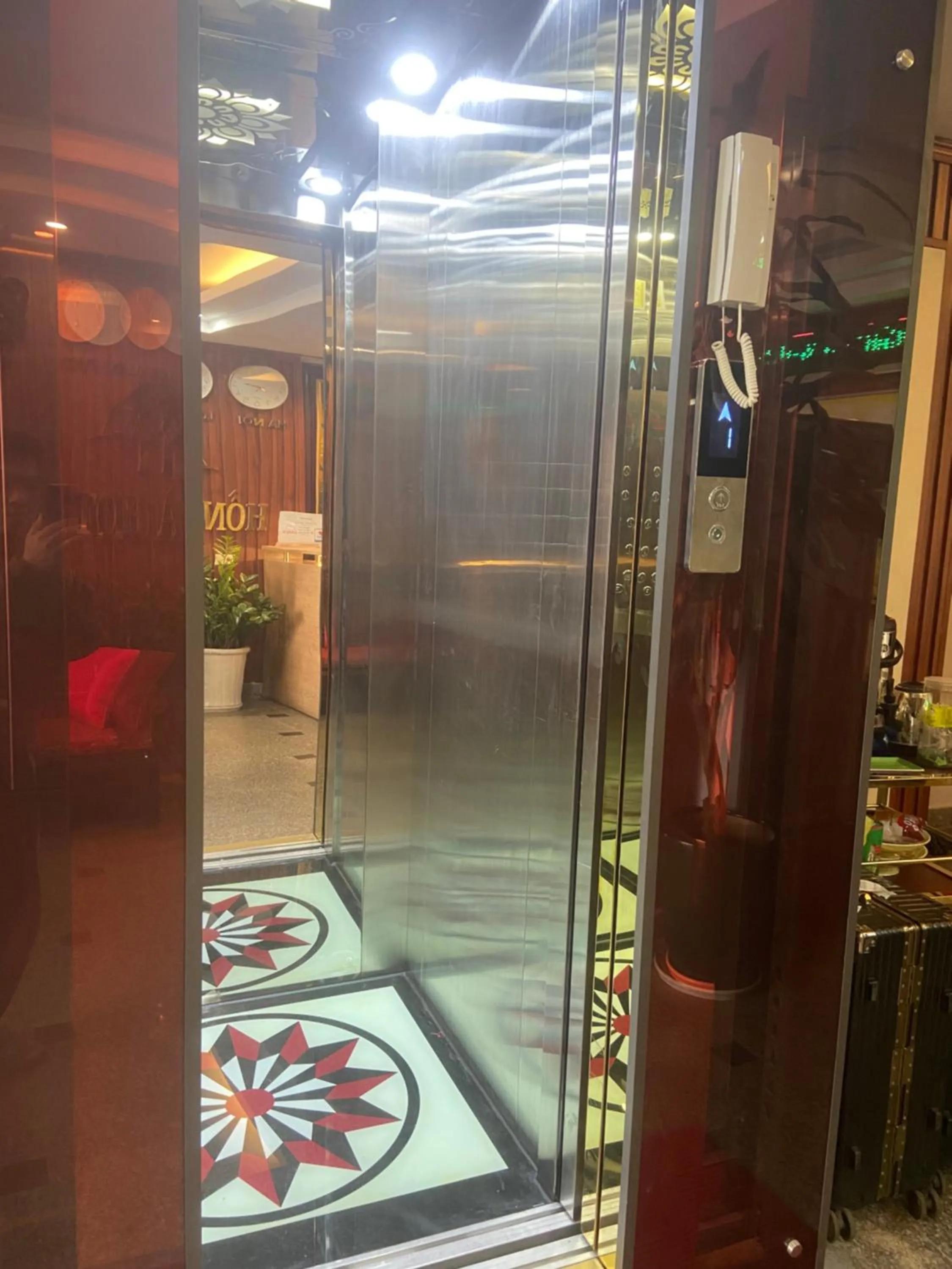 elevator in Hong Ha Airport Hotel
