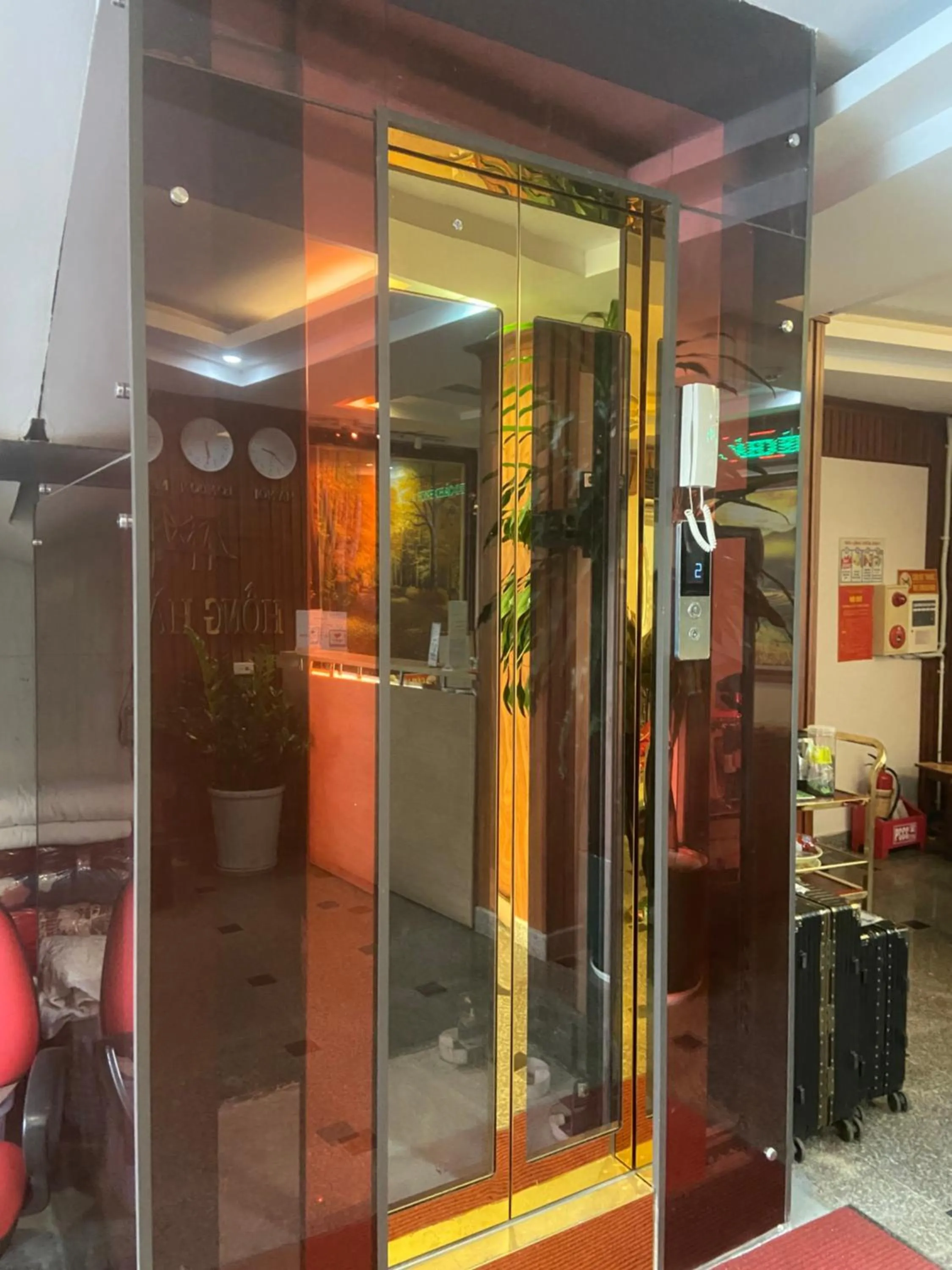 elevator in Hong Ha Airport Hotel