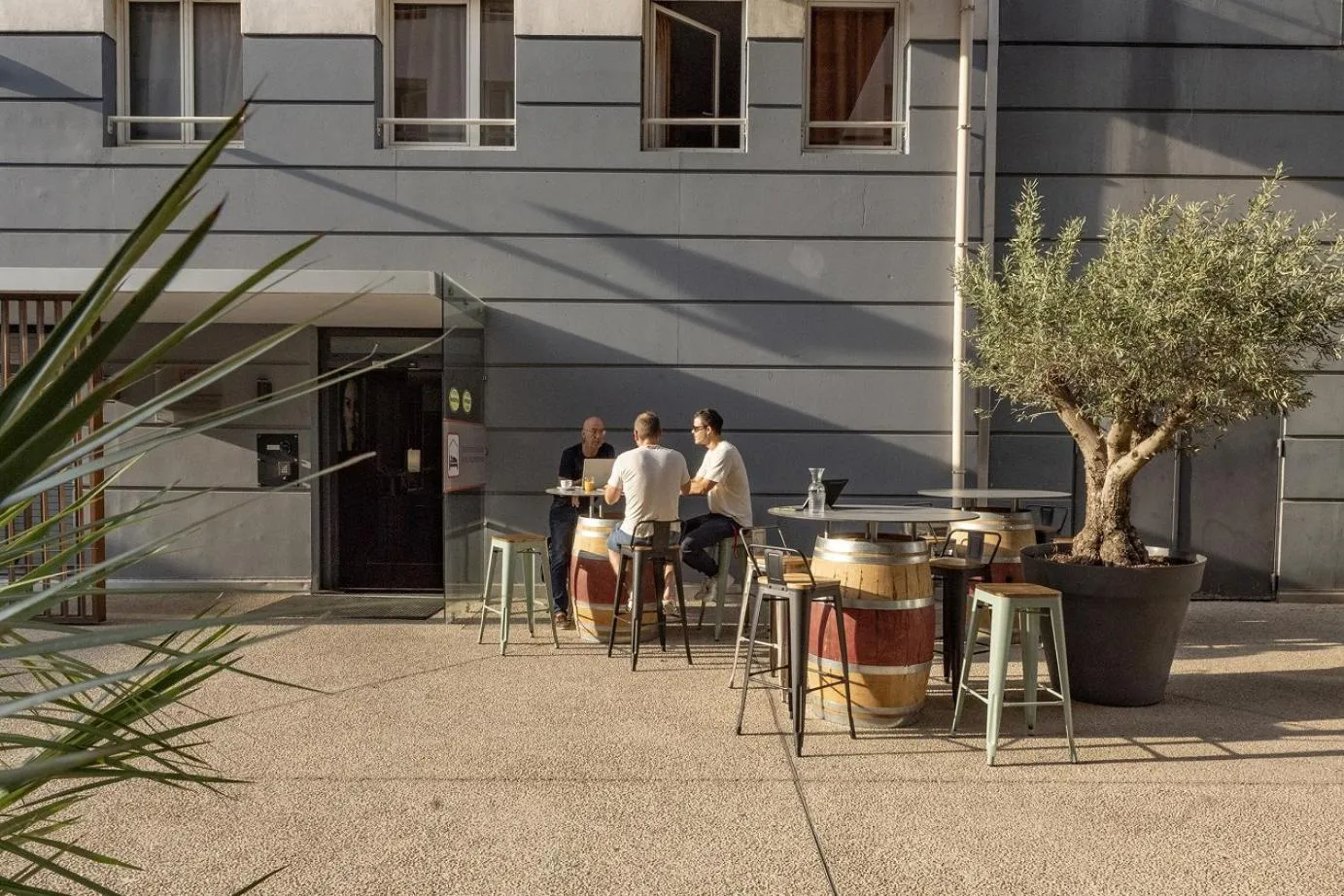 Patio in ApartHotel Sainte-Marthe