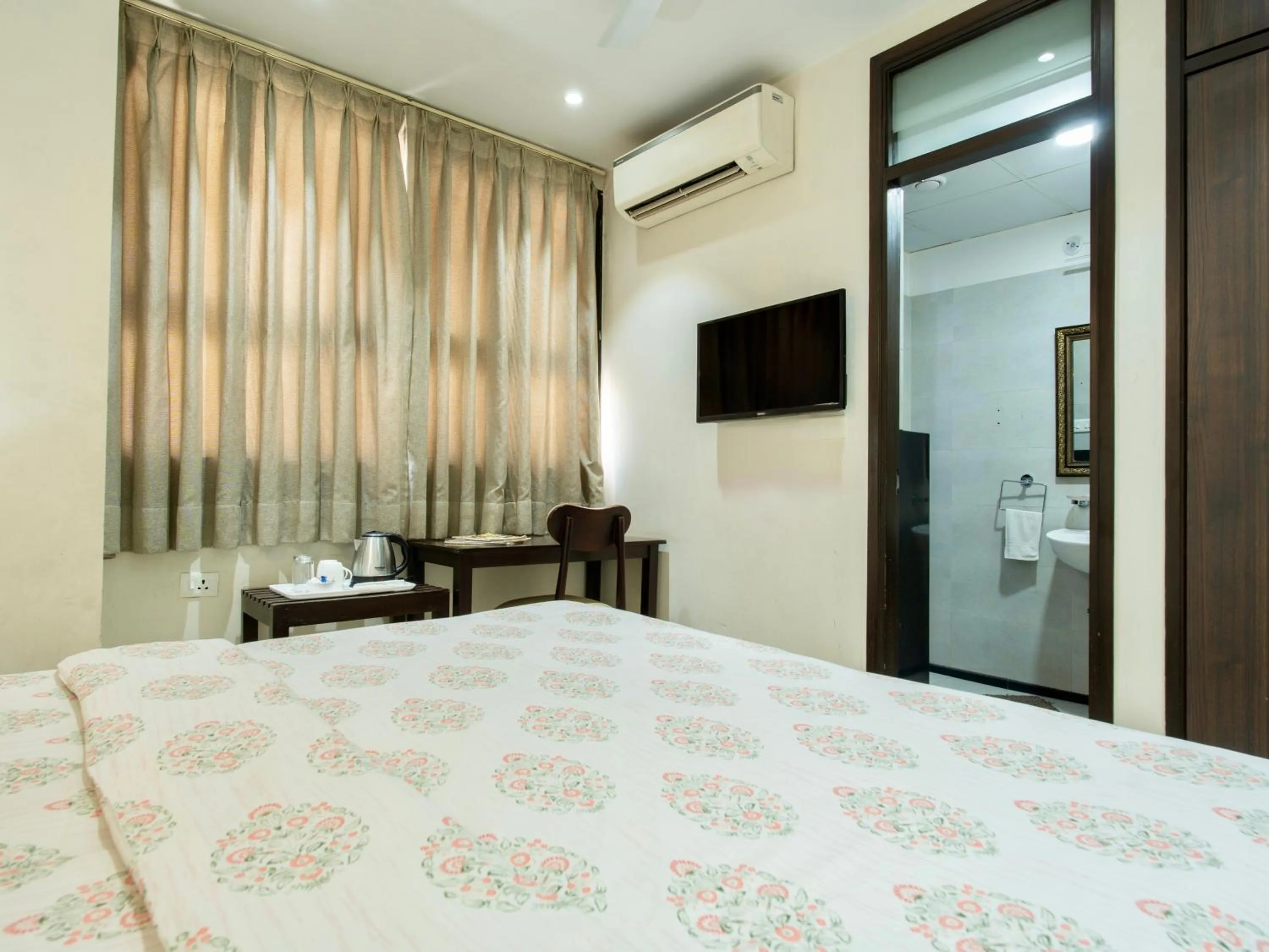 Bedroom, Bed in House of Backpackers