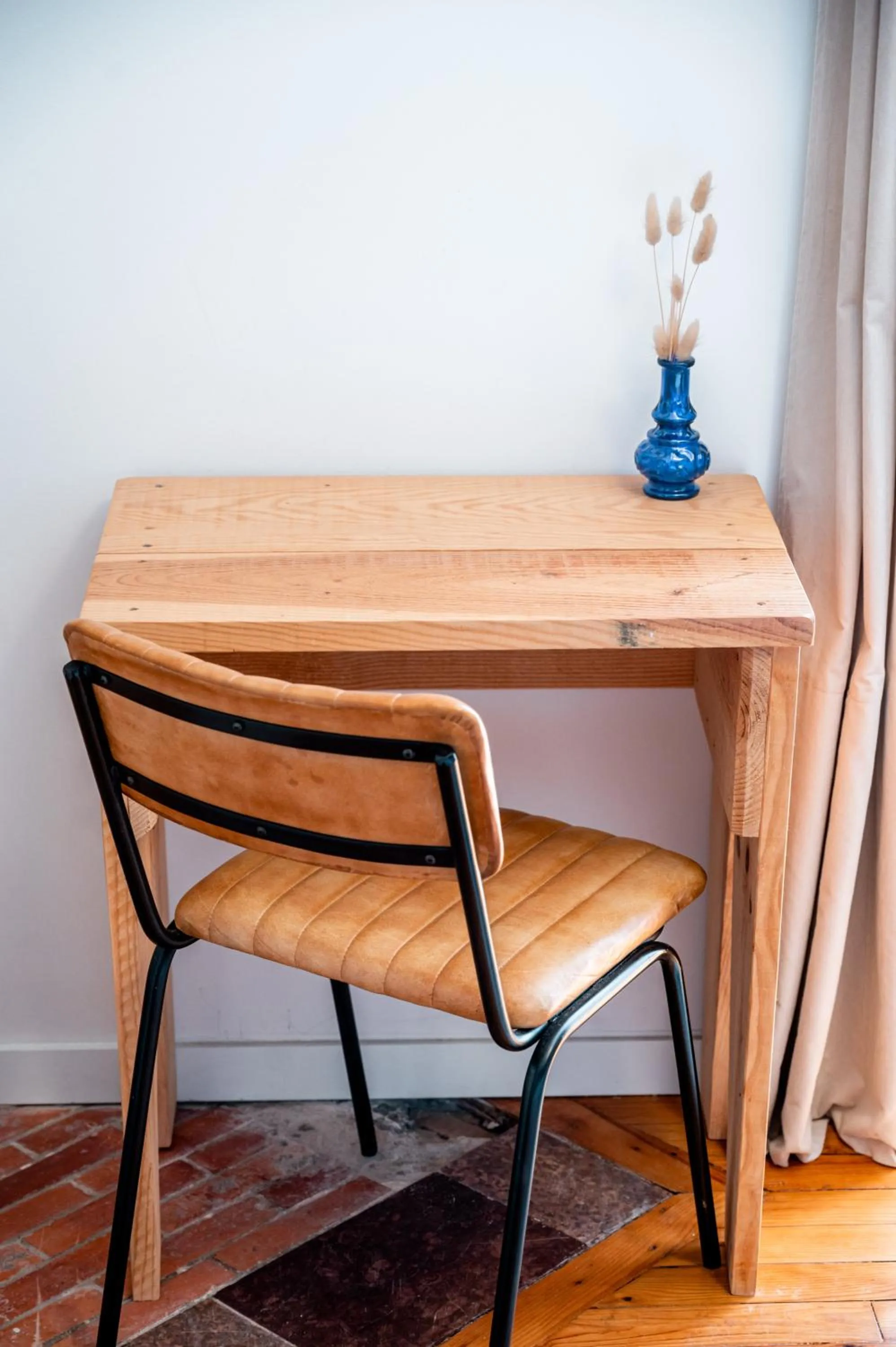 Seating area in Auberge Koskenia