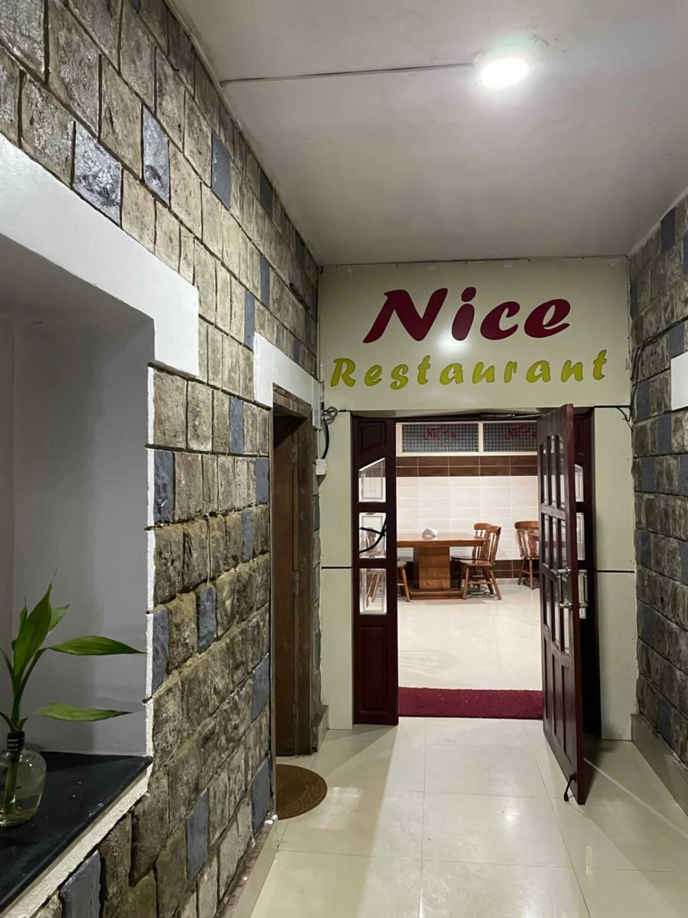 Restaurant/places to eat in Hotel Caveri