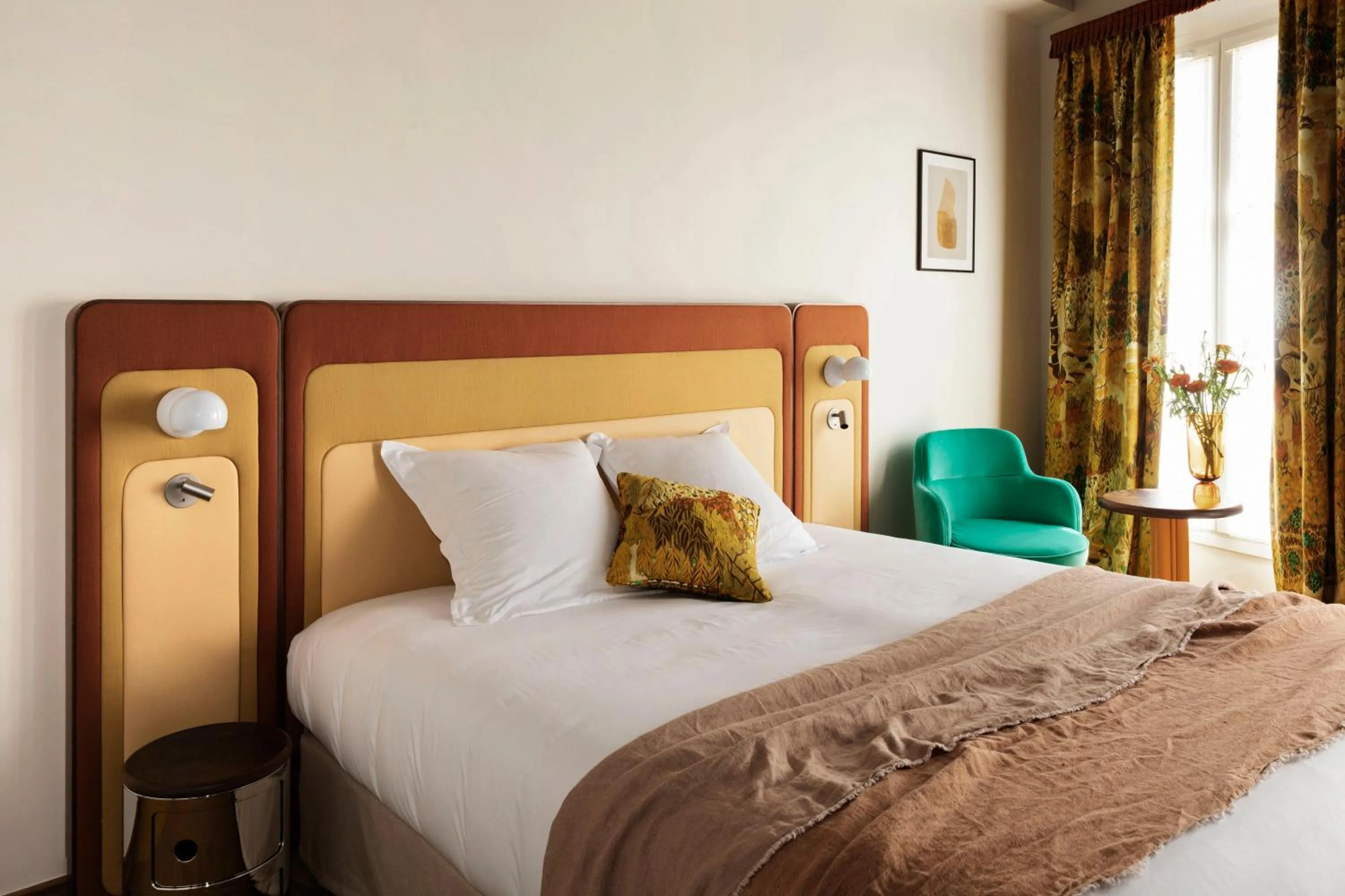 Bed in Hôtel Saint-André des Arts