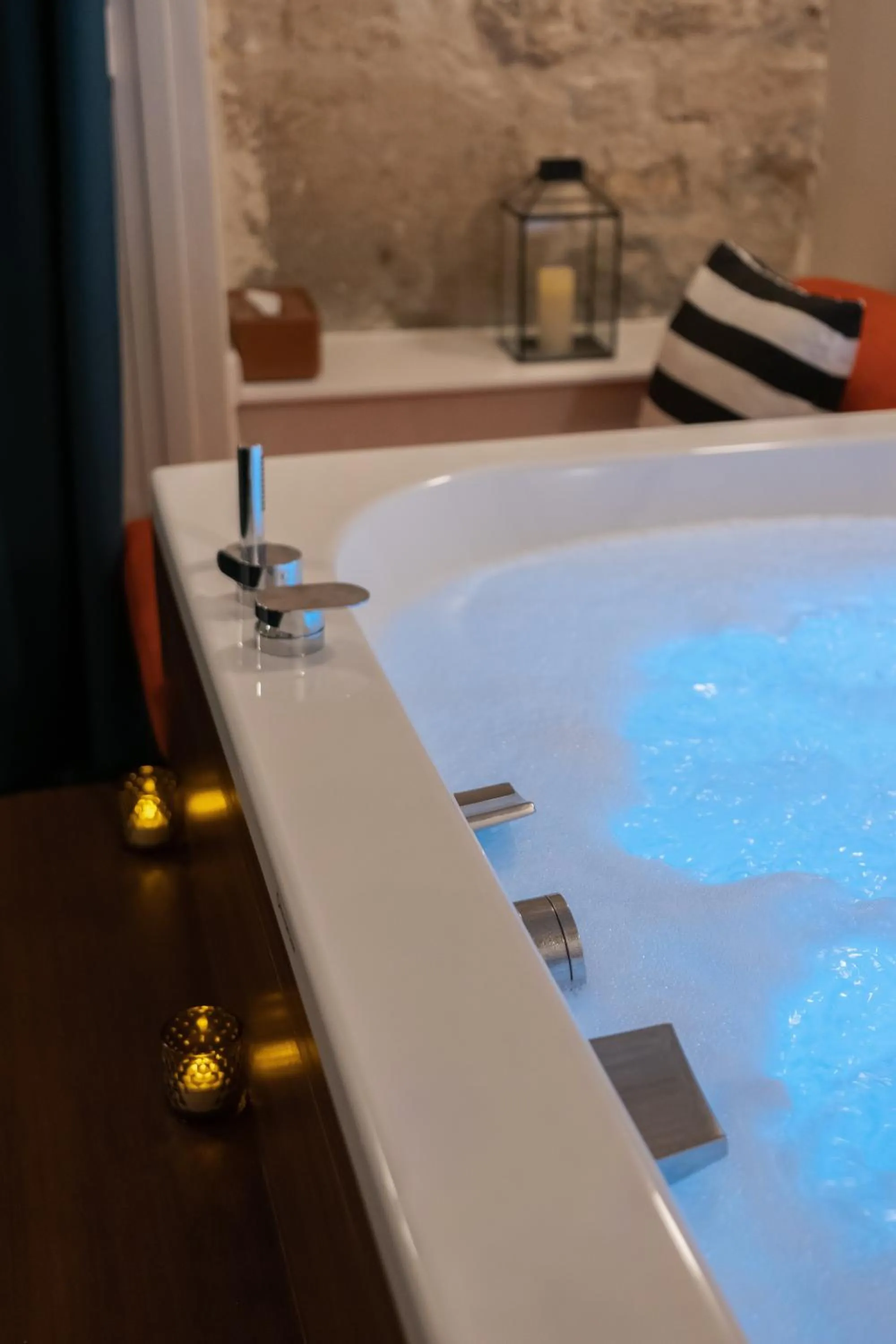 Hot Tub in Hôtel Saint-André des Arts